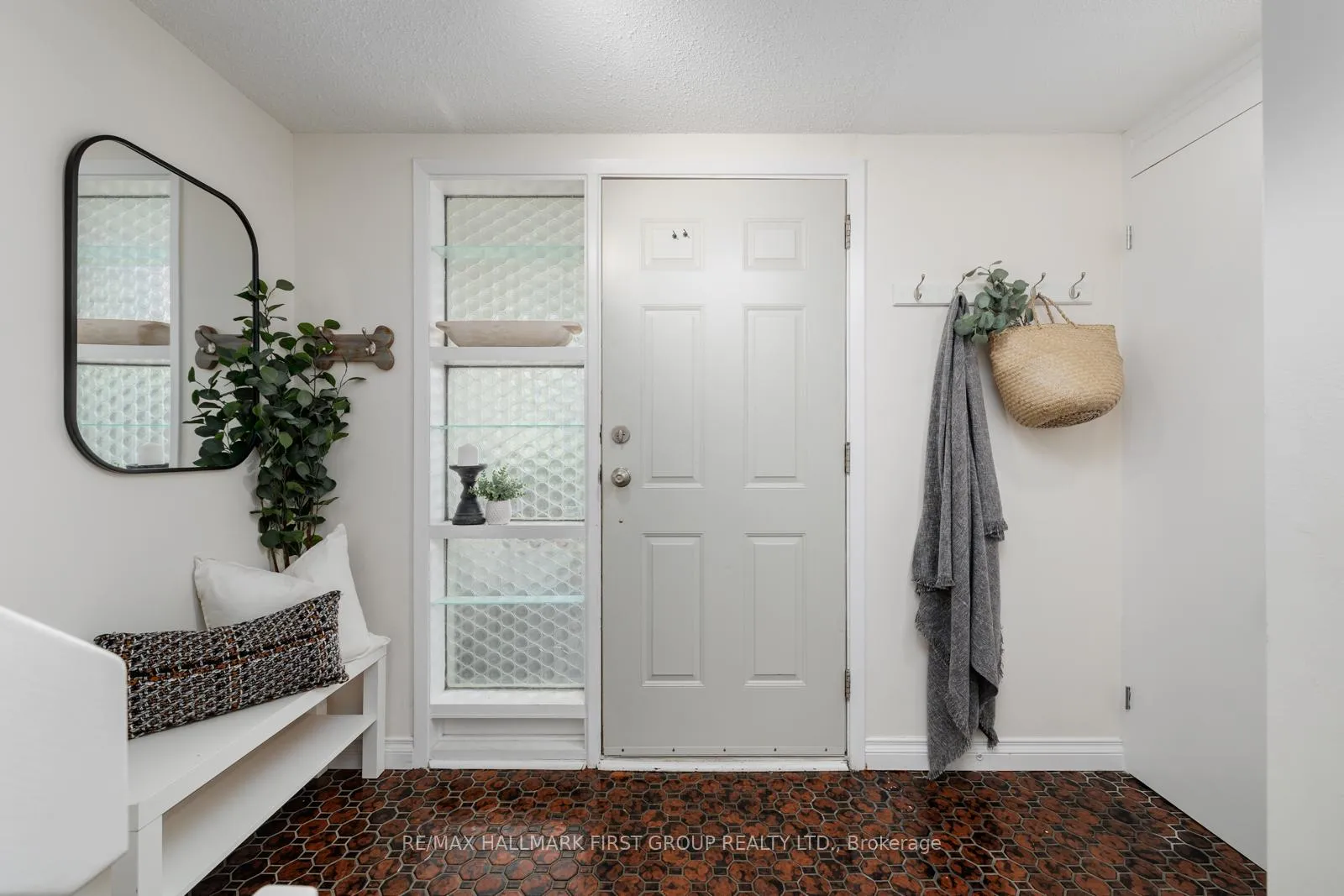 Photo 5 of Unit 9, 4 Paradise Boulevard, Ramara, Brechin — HOMEH