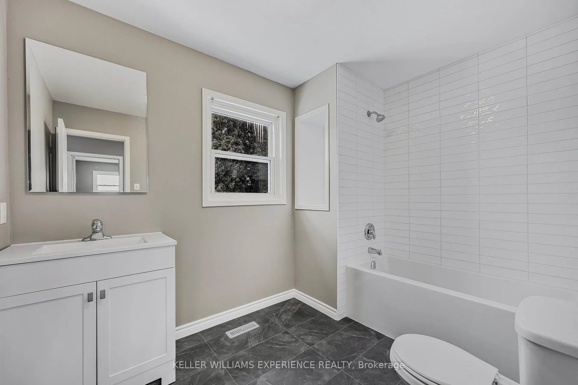 Photo 28 of Unit #14, 120 D'Ambrosio Drive, Barrie, Painswick North — HOMEH