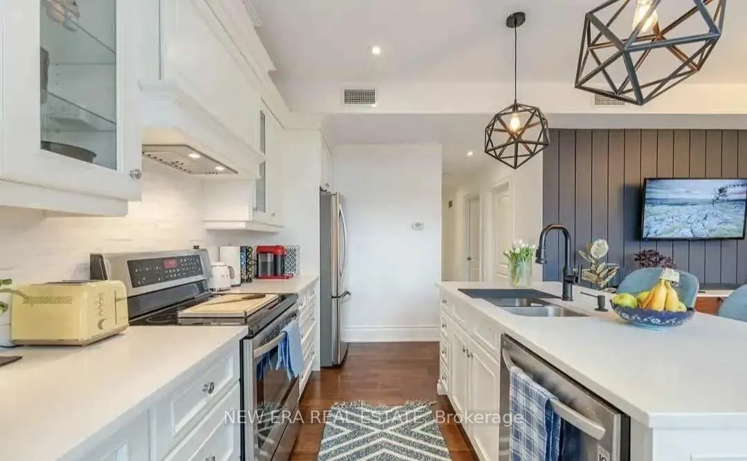 Photo 3 of Unit E, 366 Bay Street E, Hamilton, North End — HOMEH