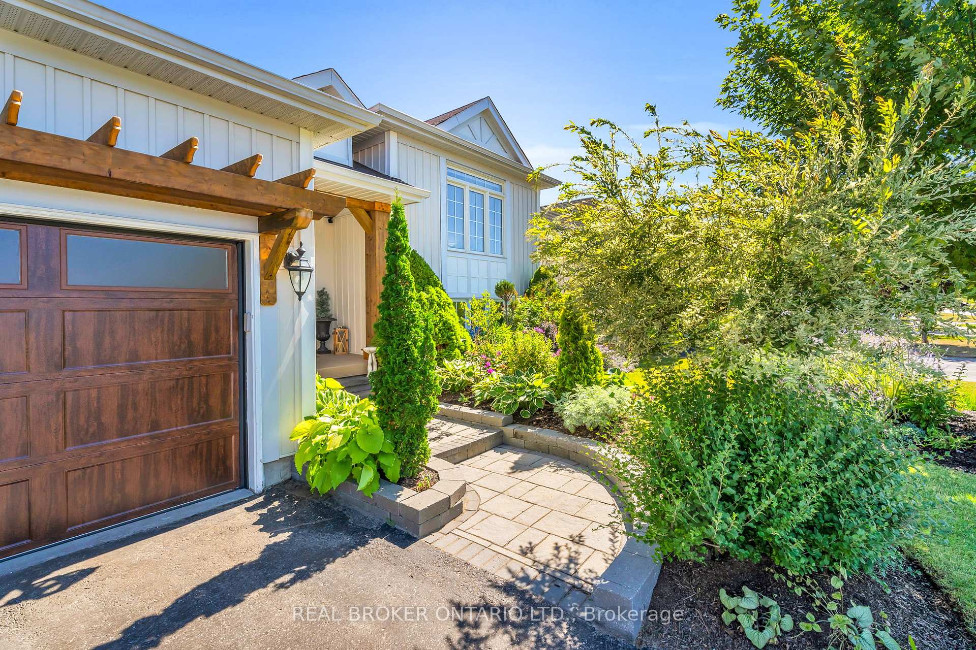 Photo 3 of 292 Regina Street, Clearview, Stayner — HOMEH