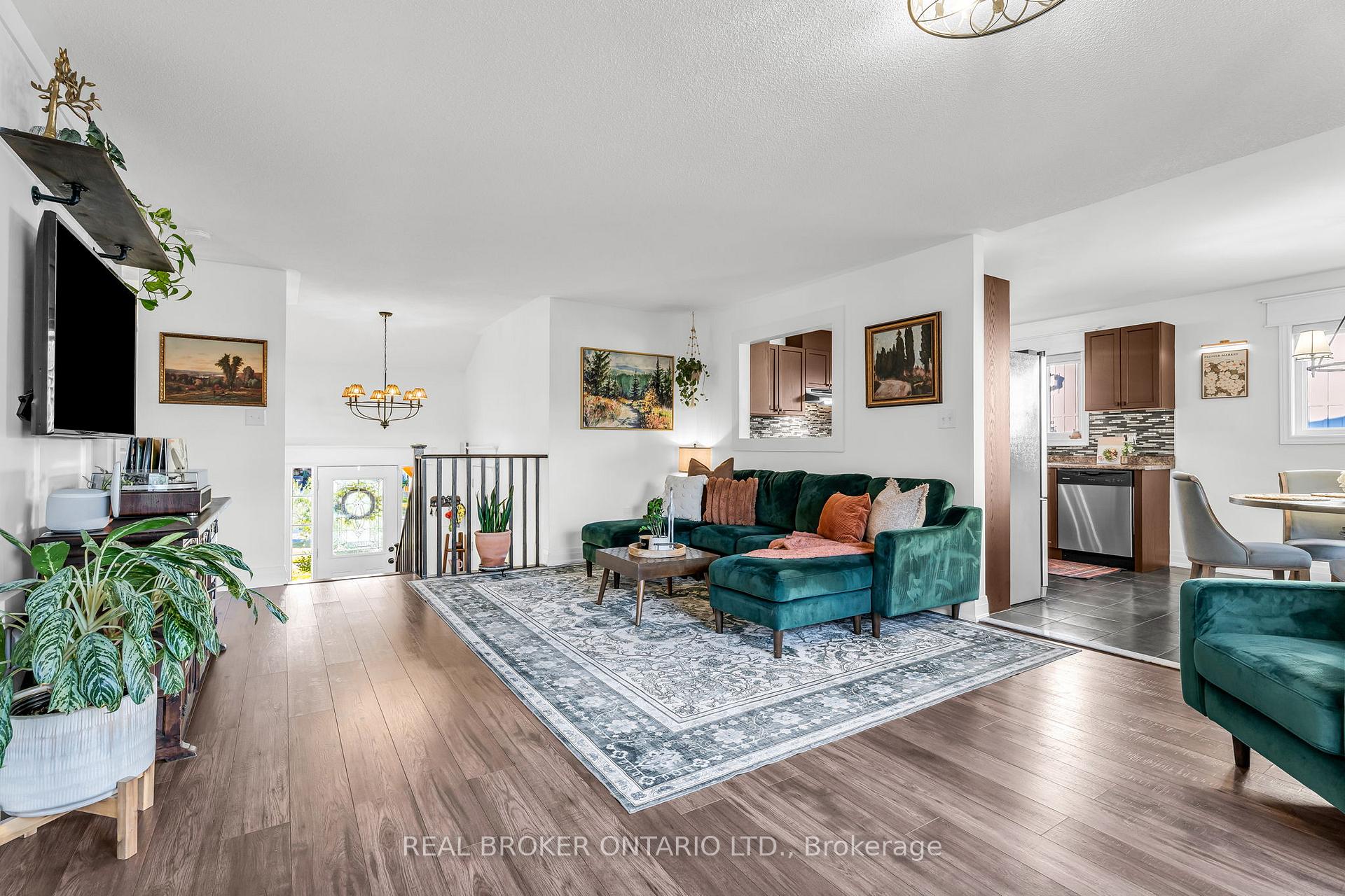 Photo 10 of 292 Regina Street, Clearview, Stayner — HOMEH