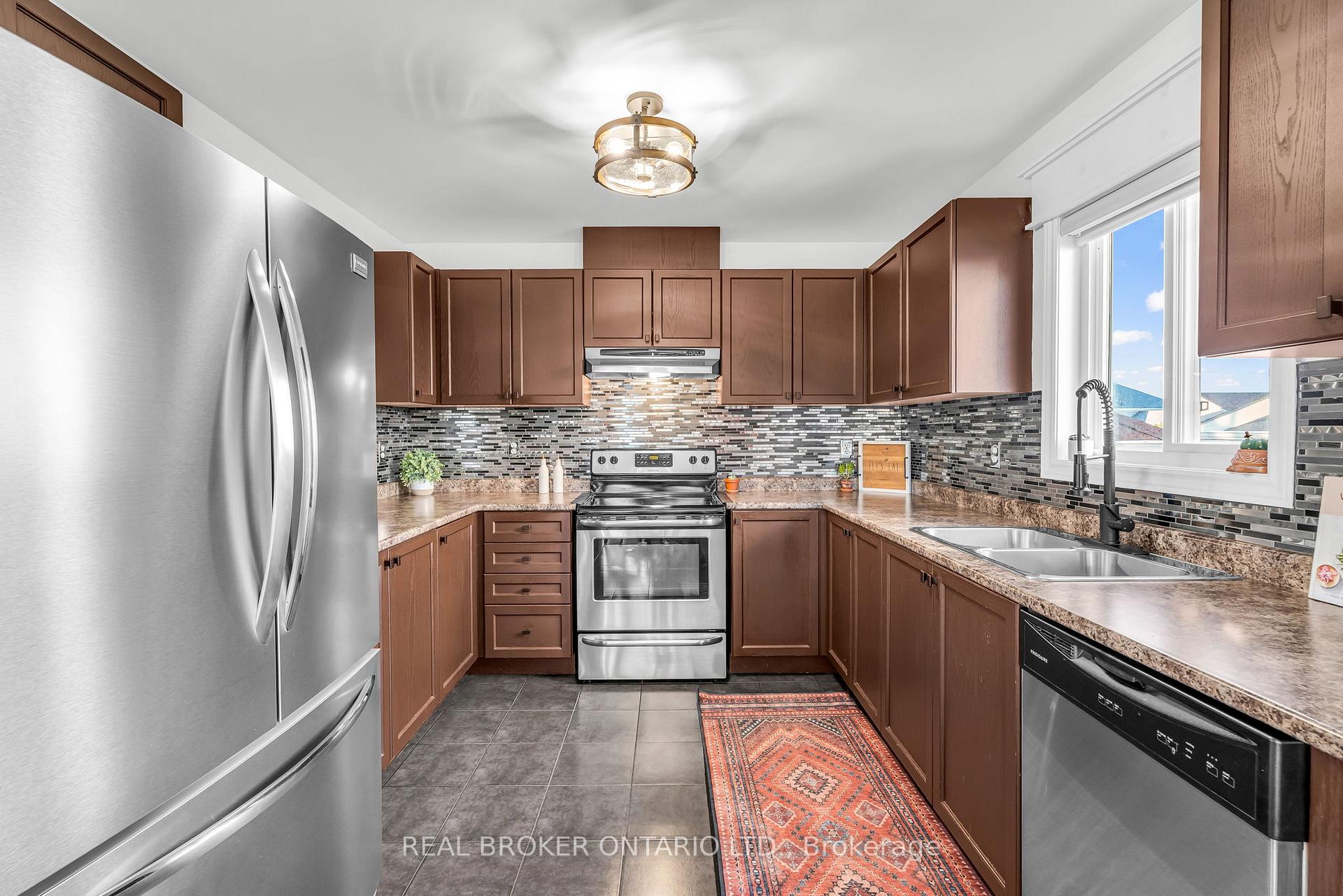 Photo 12 of 292 Regina Street, Clearview, Stayner — HOMEH