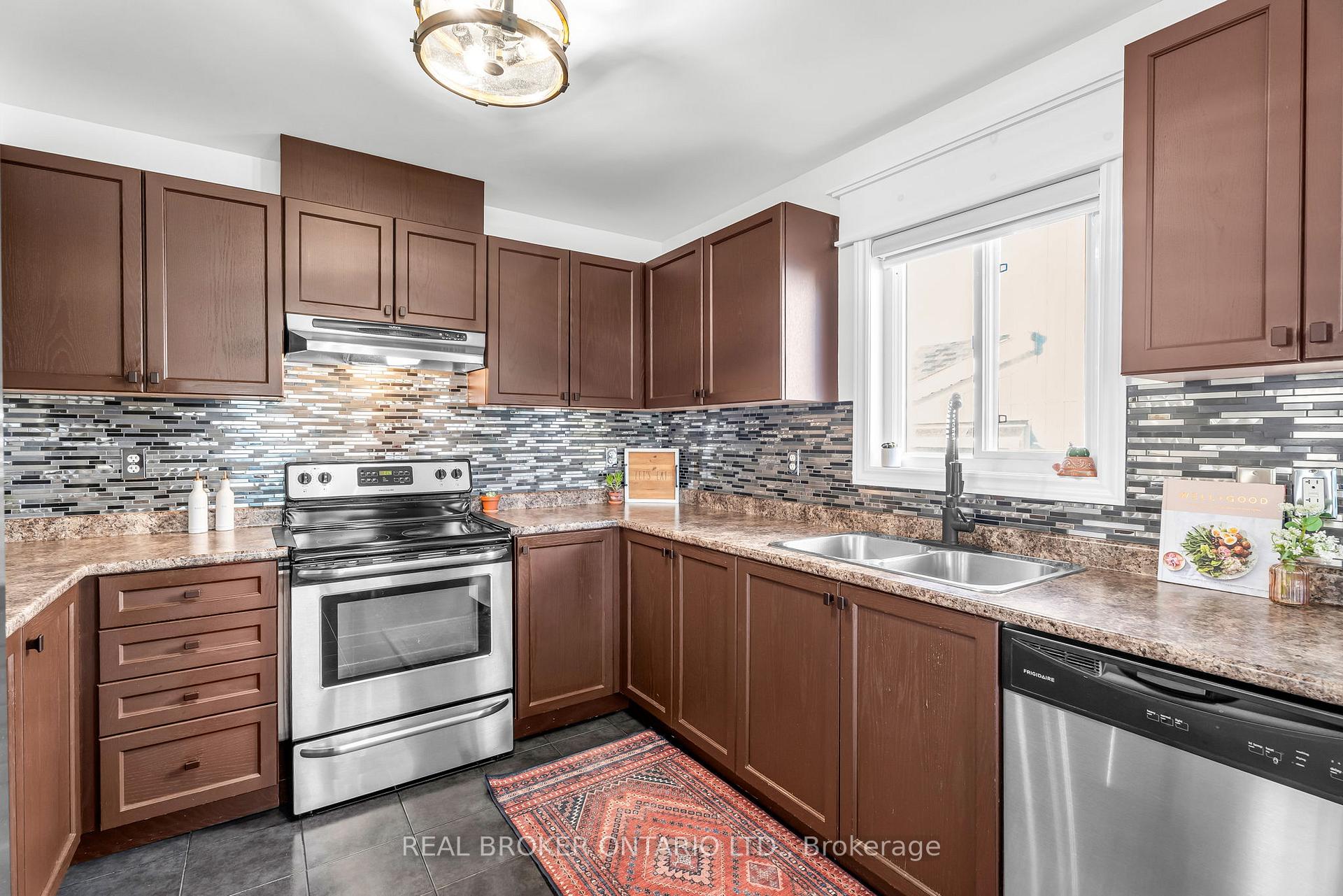 Photo 13 of 292 Regina Street, Clearview, Stayner — HOMEH