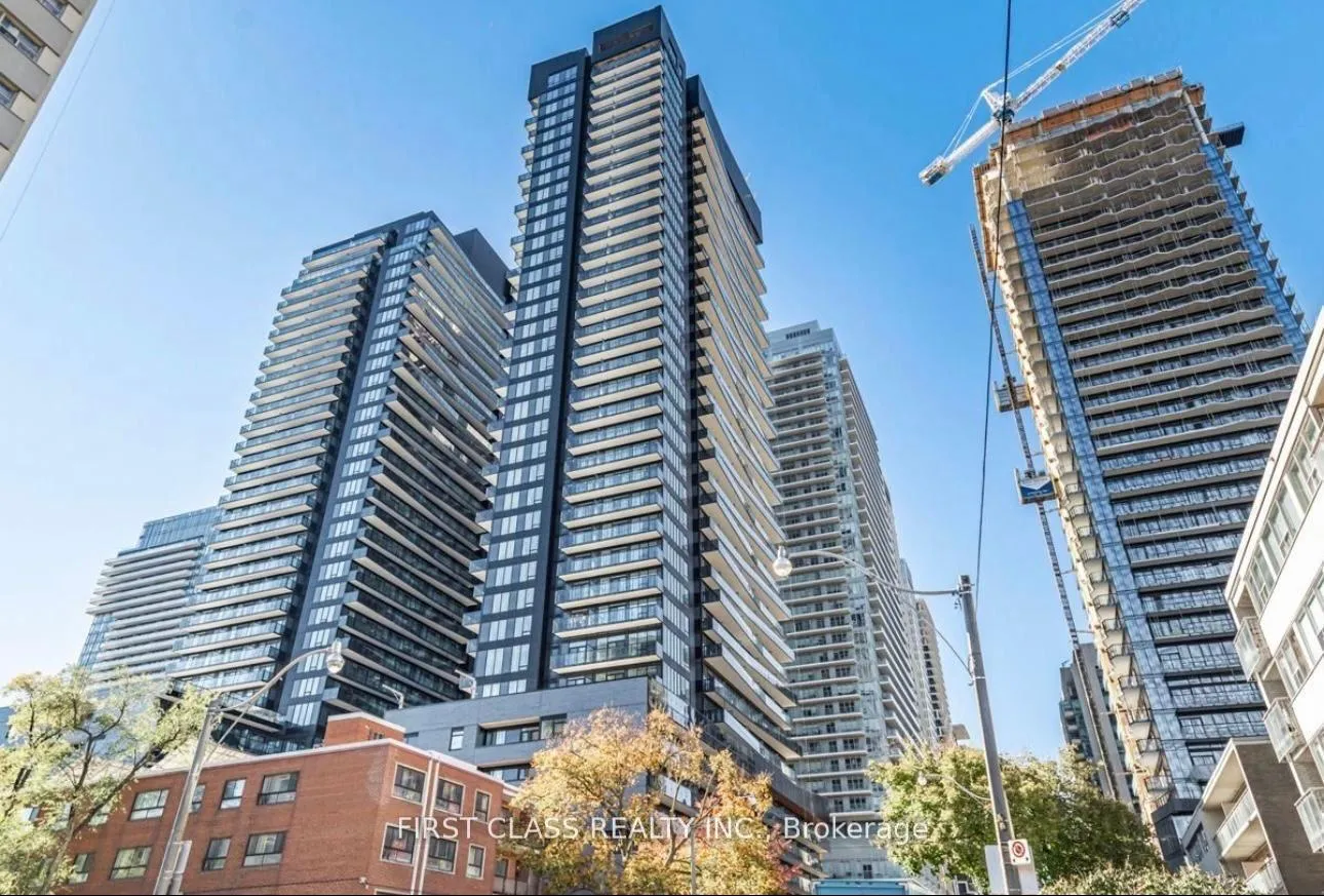Front of Unit 1004, 117 Broadway Avenue