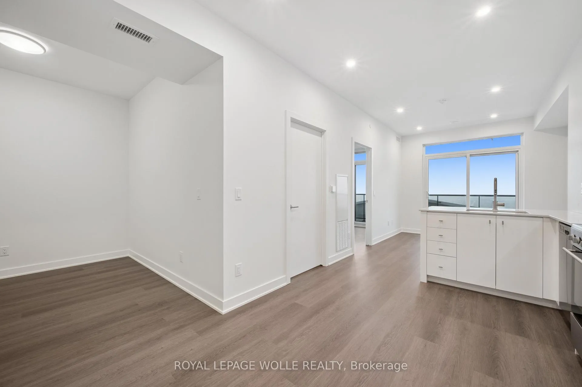 Photo 5 of Unit 2901, 25 Wellington Street S, Kitchener — HOMEH
