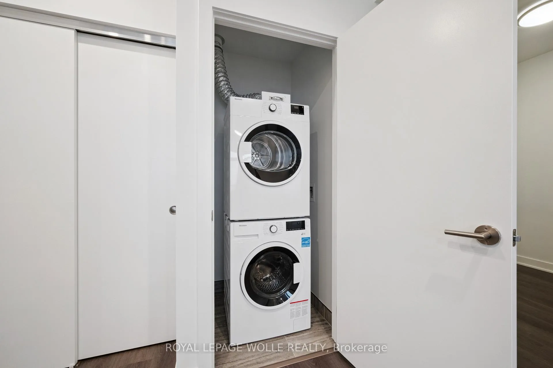 Photo 26 of Unit 2901, 25 Wellington Street S, Kitchener — HOMEH