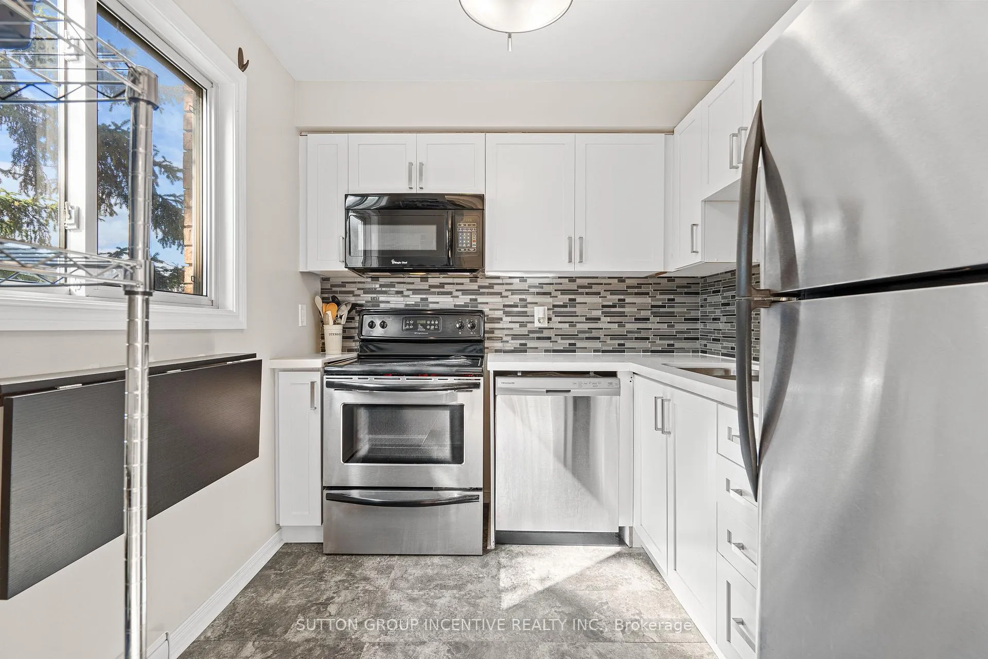 Photo 7 of Unit 3, 15 Meadow Lane, Barrie, Ardagh — HOMEH