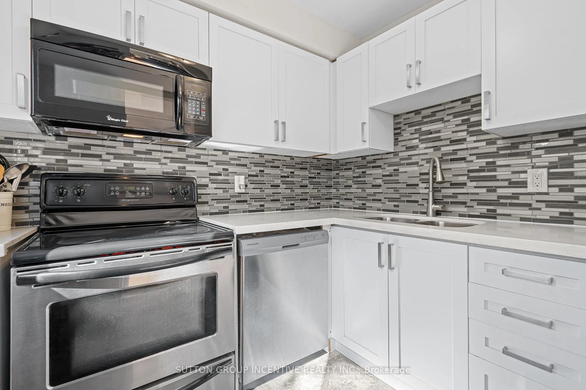 Photo 8 of Unit 3, 15 Meadow Lane, Barrie, Ardagh — HOMEH