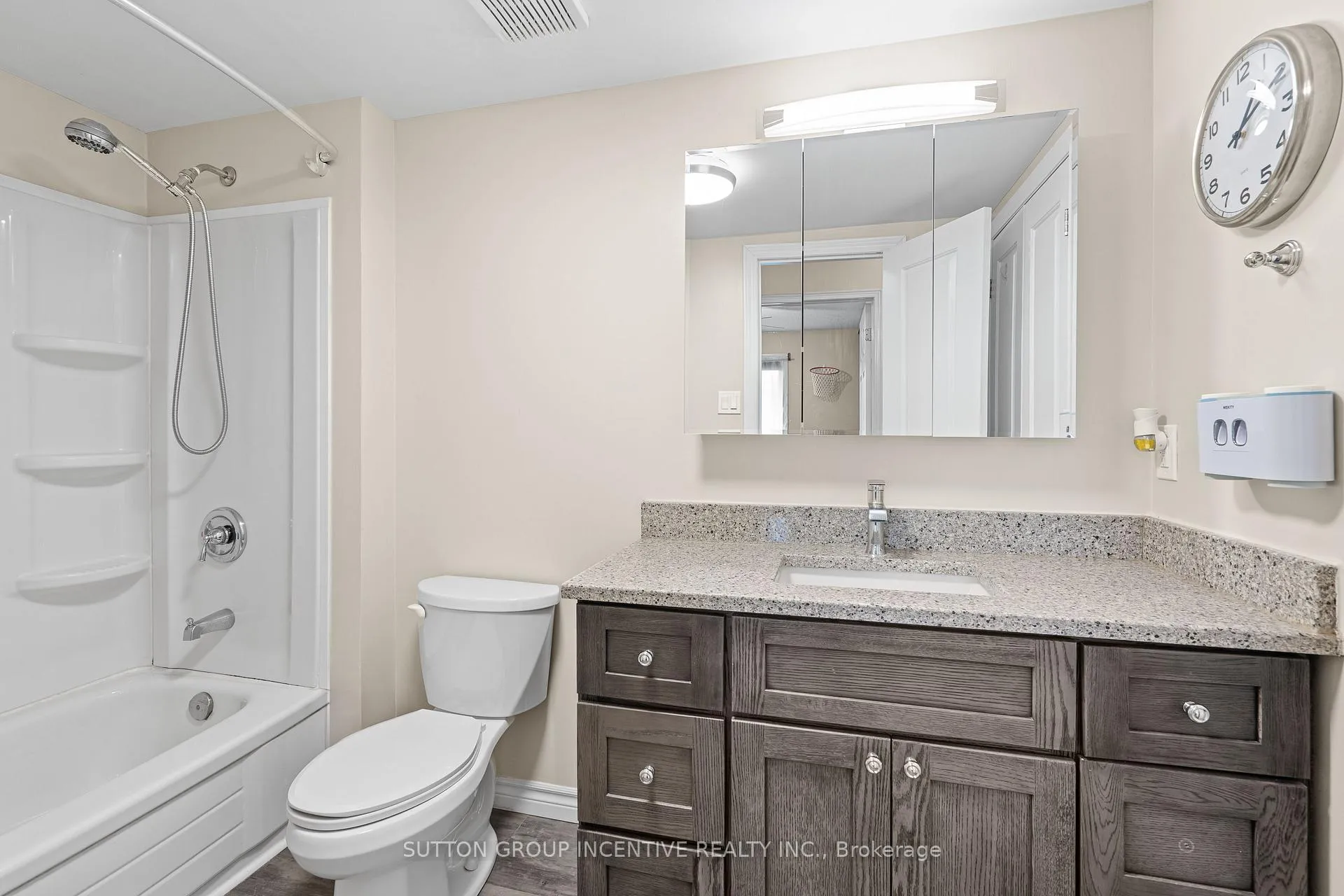 Photo 15 of Unit 3, 15 Meadow Lane, Barrie, Ardagh — HOMEH