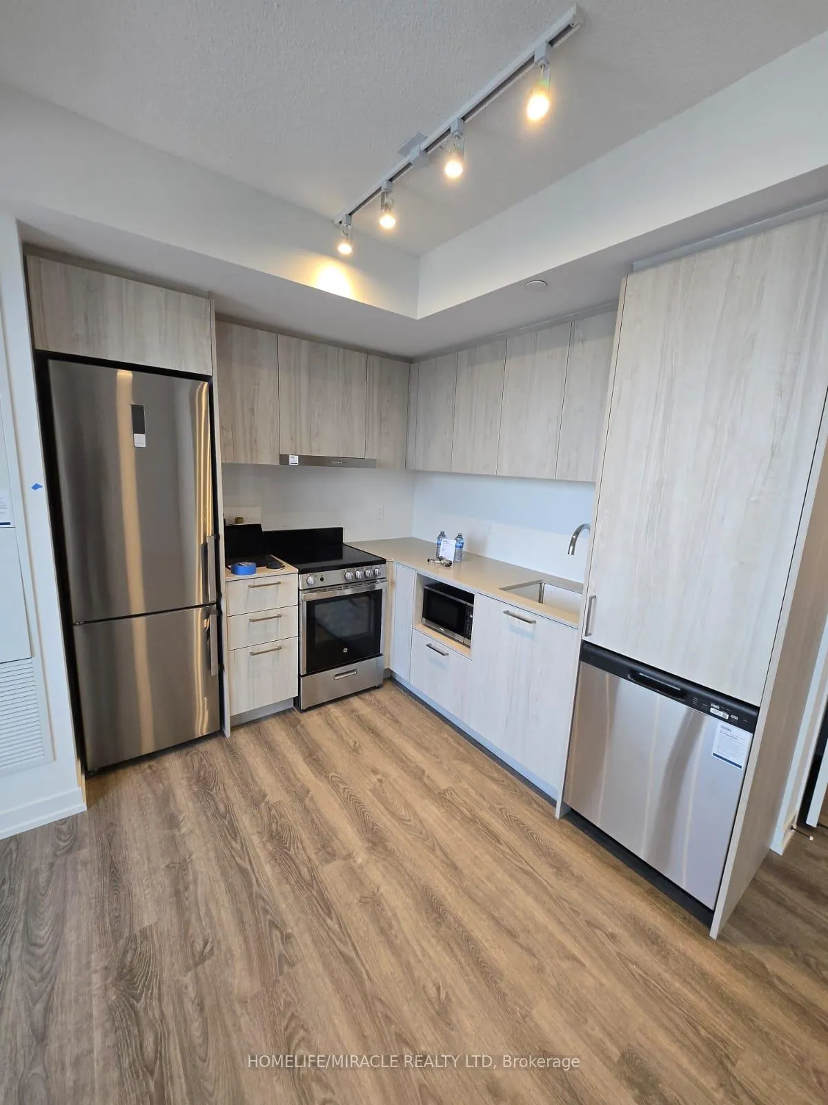 Photo 6 of Unit 1912, 195 Commerce Street, Vaughan, Vaughan Corporate Centre — HOMEH