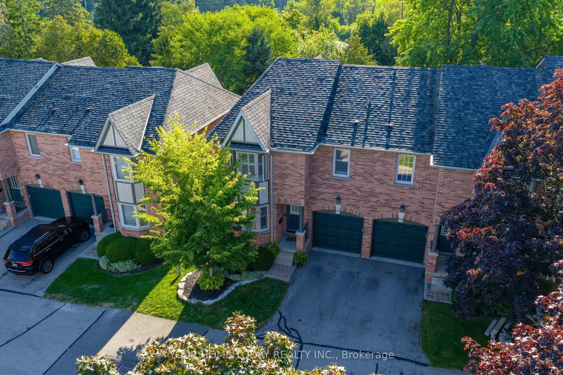 Photo 2 of Unit 8, 76 River Drive, Halton Hills, Georgetown — HOMEH