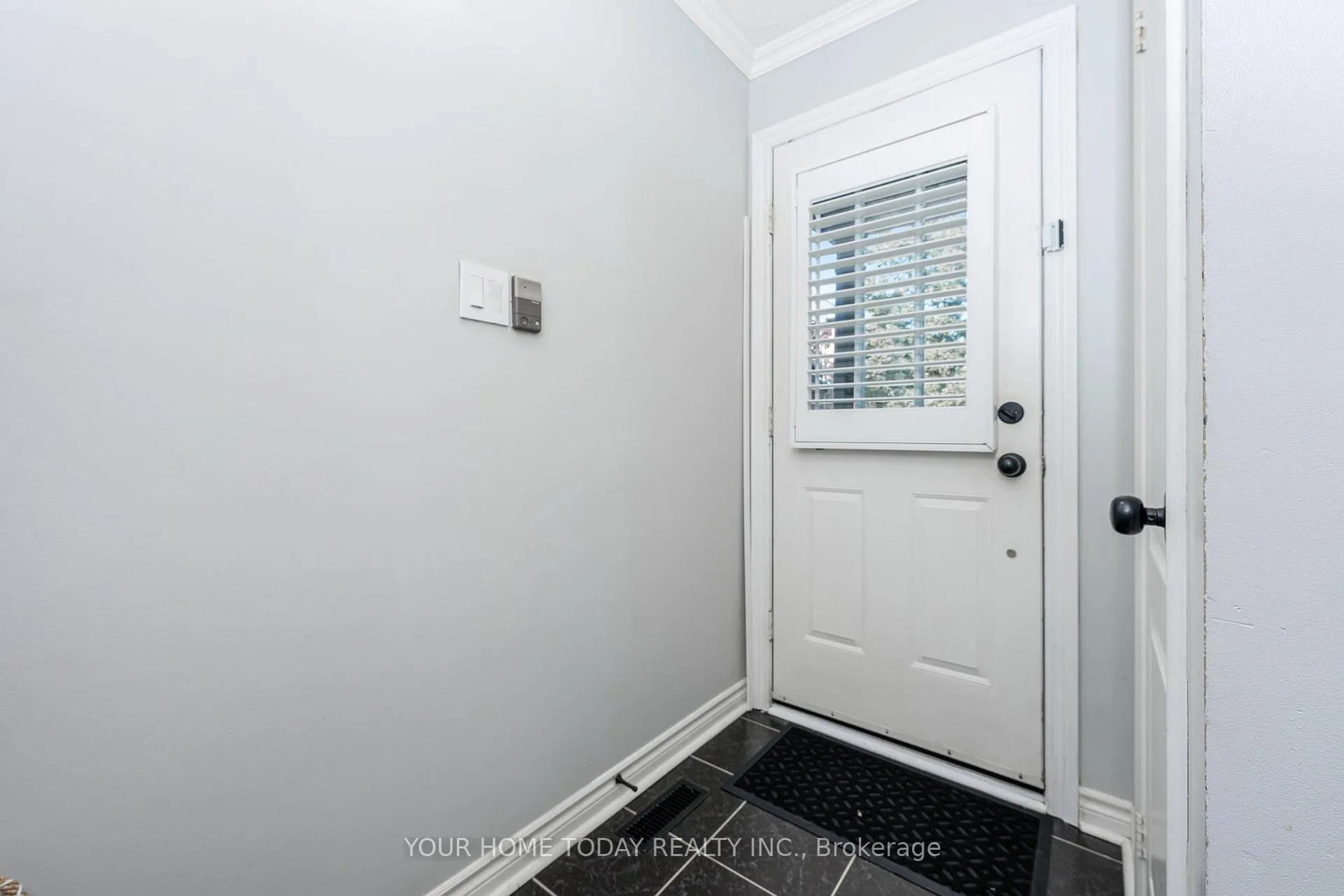 Photo 4 of Unit 8, 76 River Drive, Halton Hills, Georgetown — HOMEH