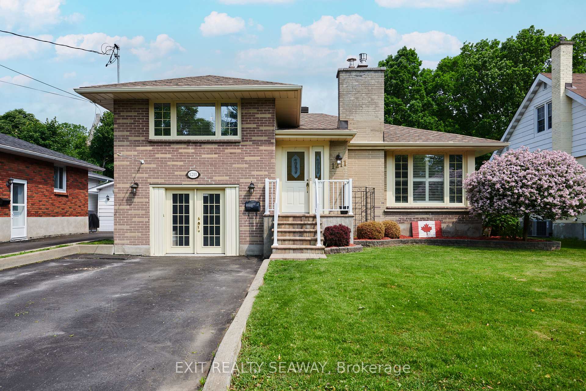 Photo 1 of 1211 Leonard Avenue, Cornwall — HOMEH