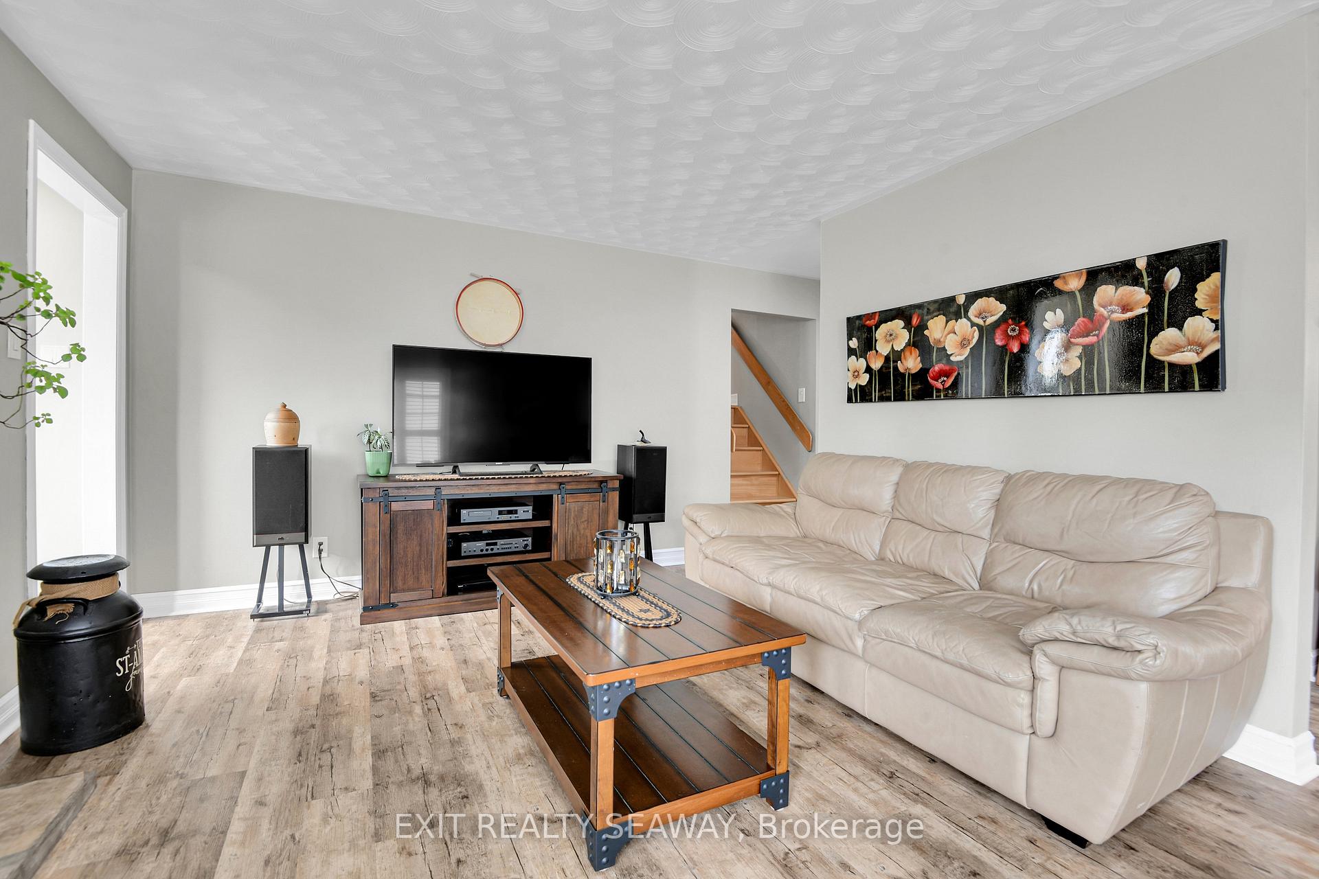 Photo 7 of 1211 Leonard Avenue, Cornwall — HOMEH
