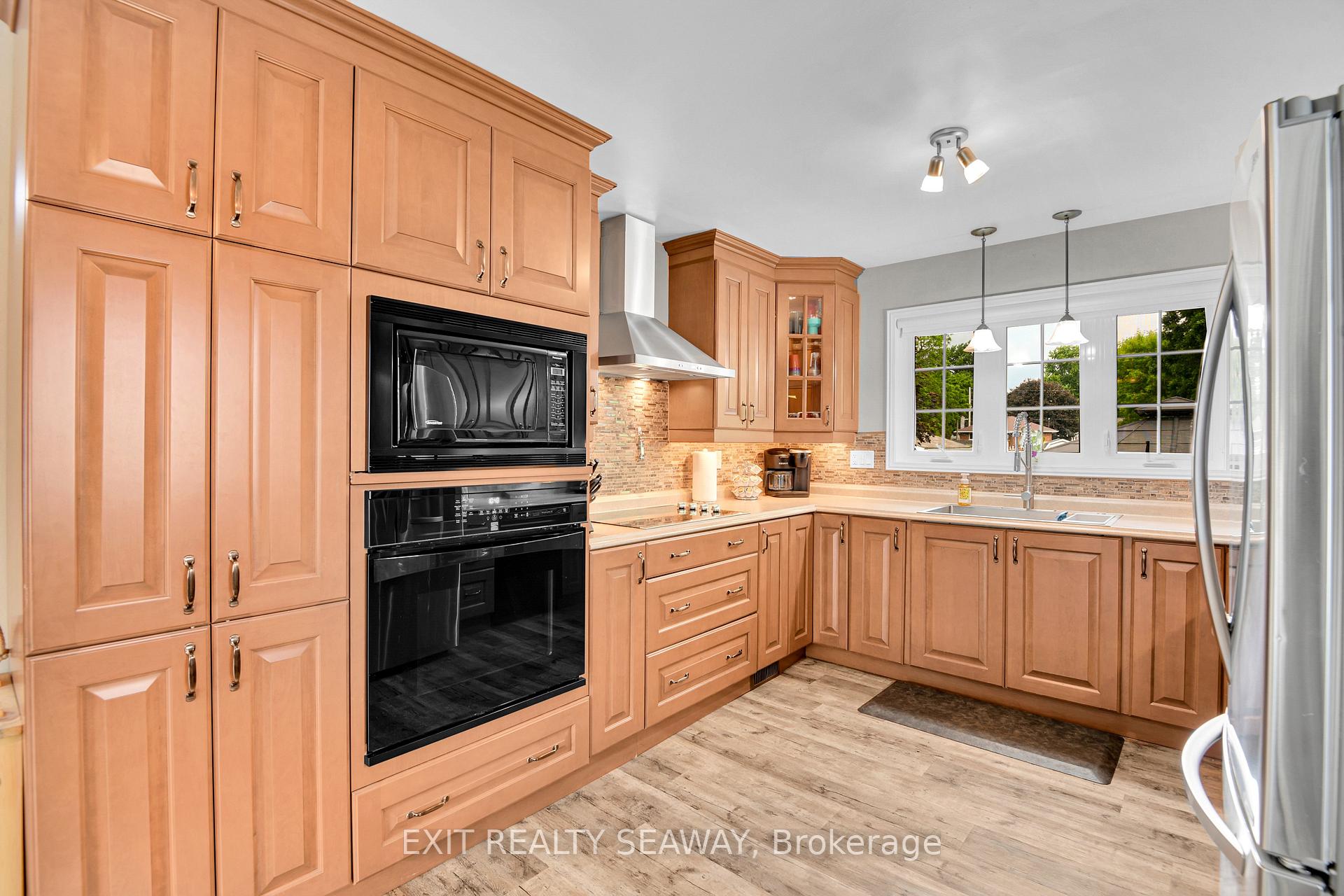 Photo 10 of 1211 Leonard Avenue, Cornwall — HOMEH