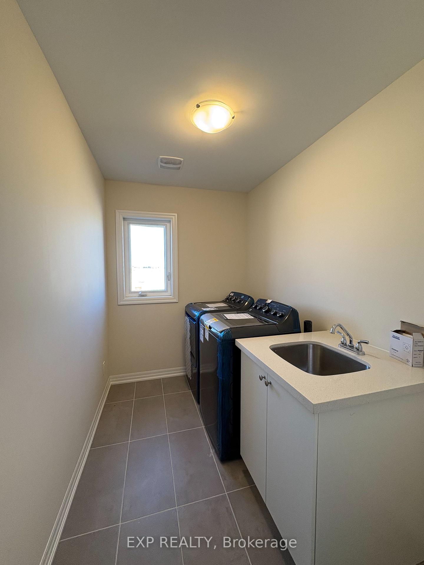 Photo 17 of 135 Danny Wheeler Boulevard, Georgina, Keswick North — HOMEH