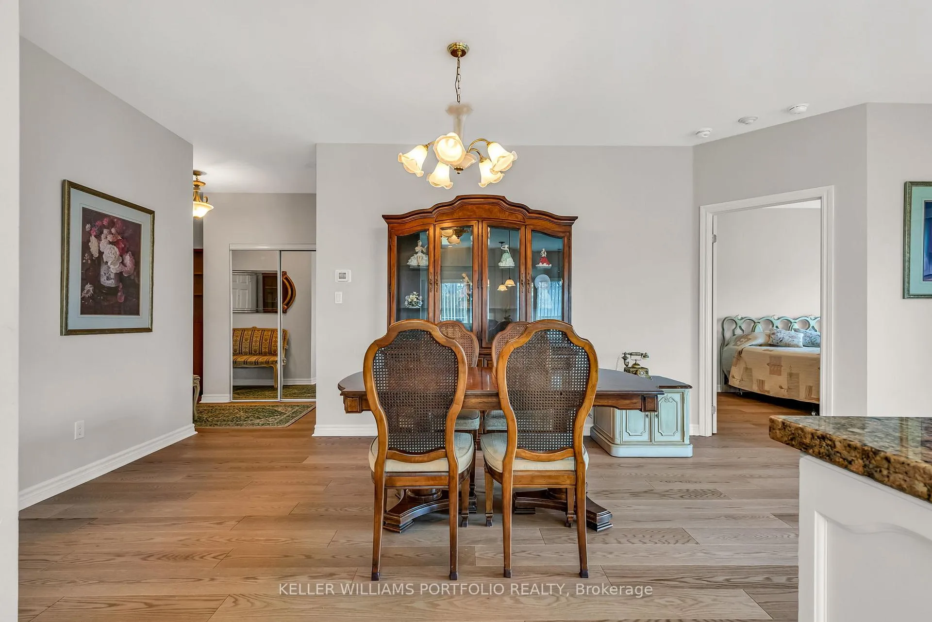 Photo 4 of Unit 222, 33 Wallace Street W, Vaughan, West Woodbridge — HOMEH
