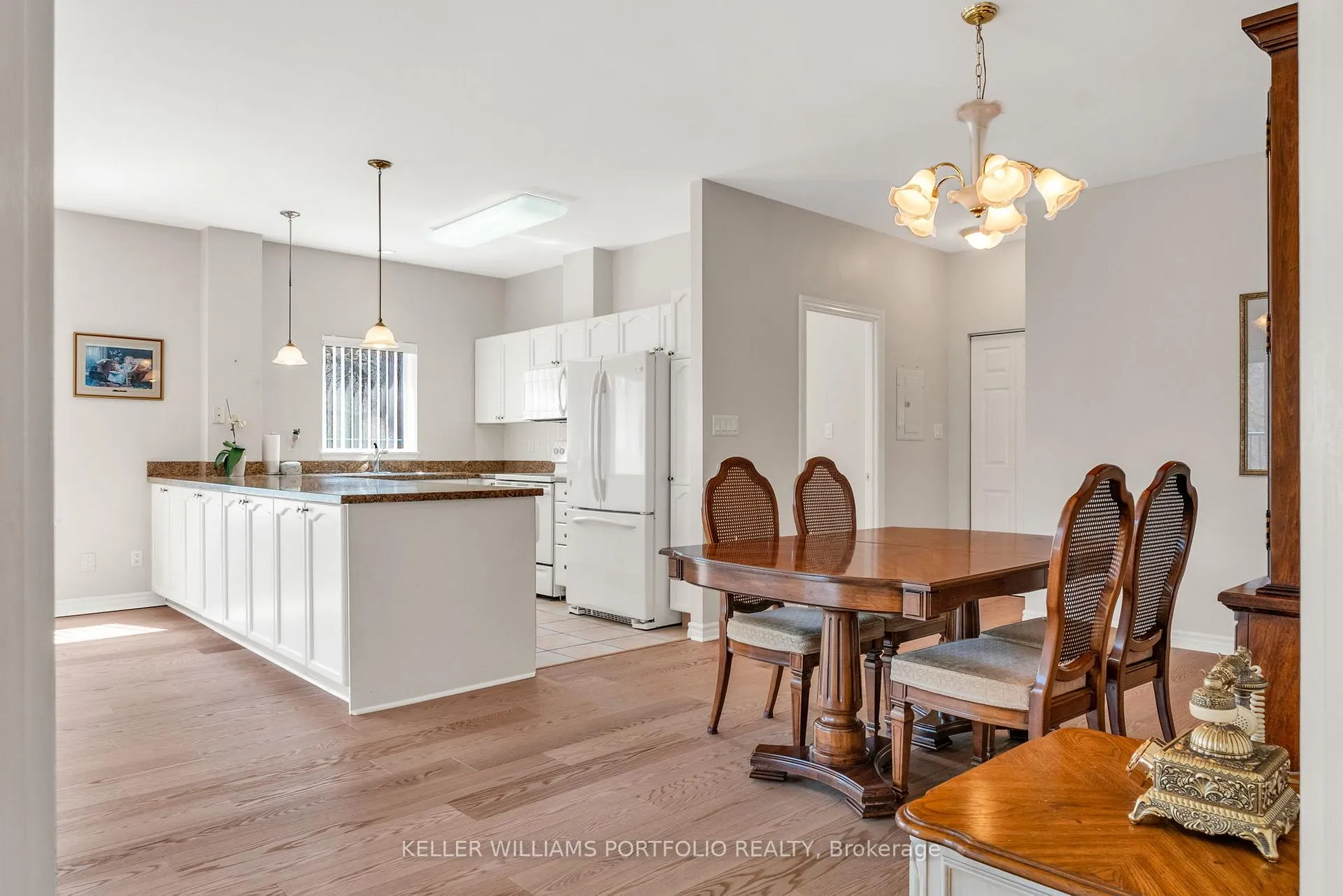 Photo 5 of Unit 222, 33 Wallace Street W, Vaughan, West Woodbridge — HOMEH