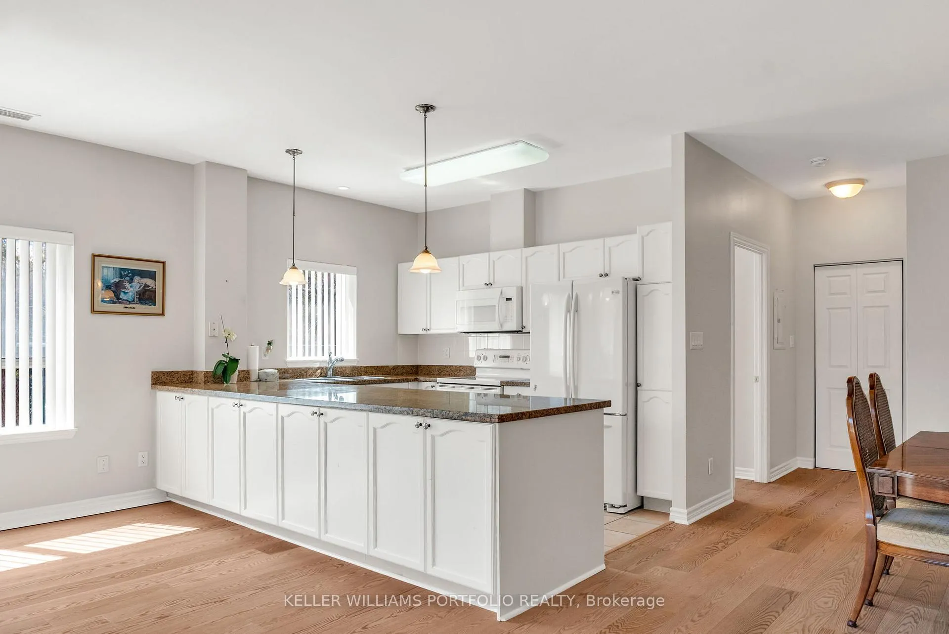 Photo 6 of Unit 222, 33 Wallace Street W, Vaughan, West Woodbridge — HOMEH