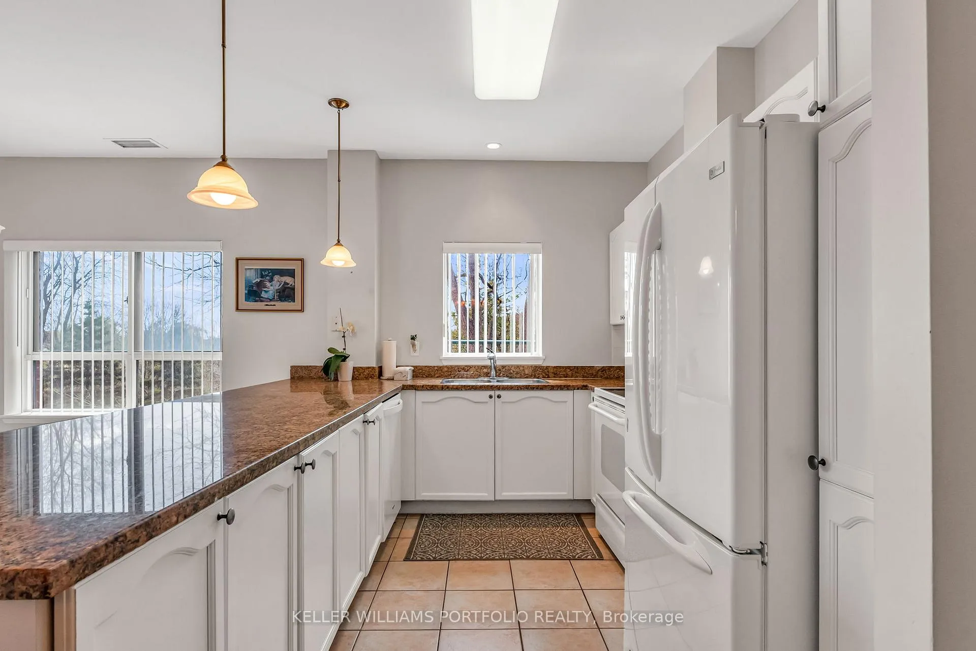 Photo 7 of Unit 222, 33 Wallace Street W, Vaughan, West Woodbridge — HOMEH