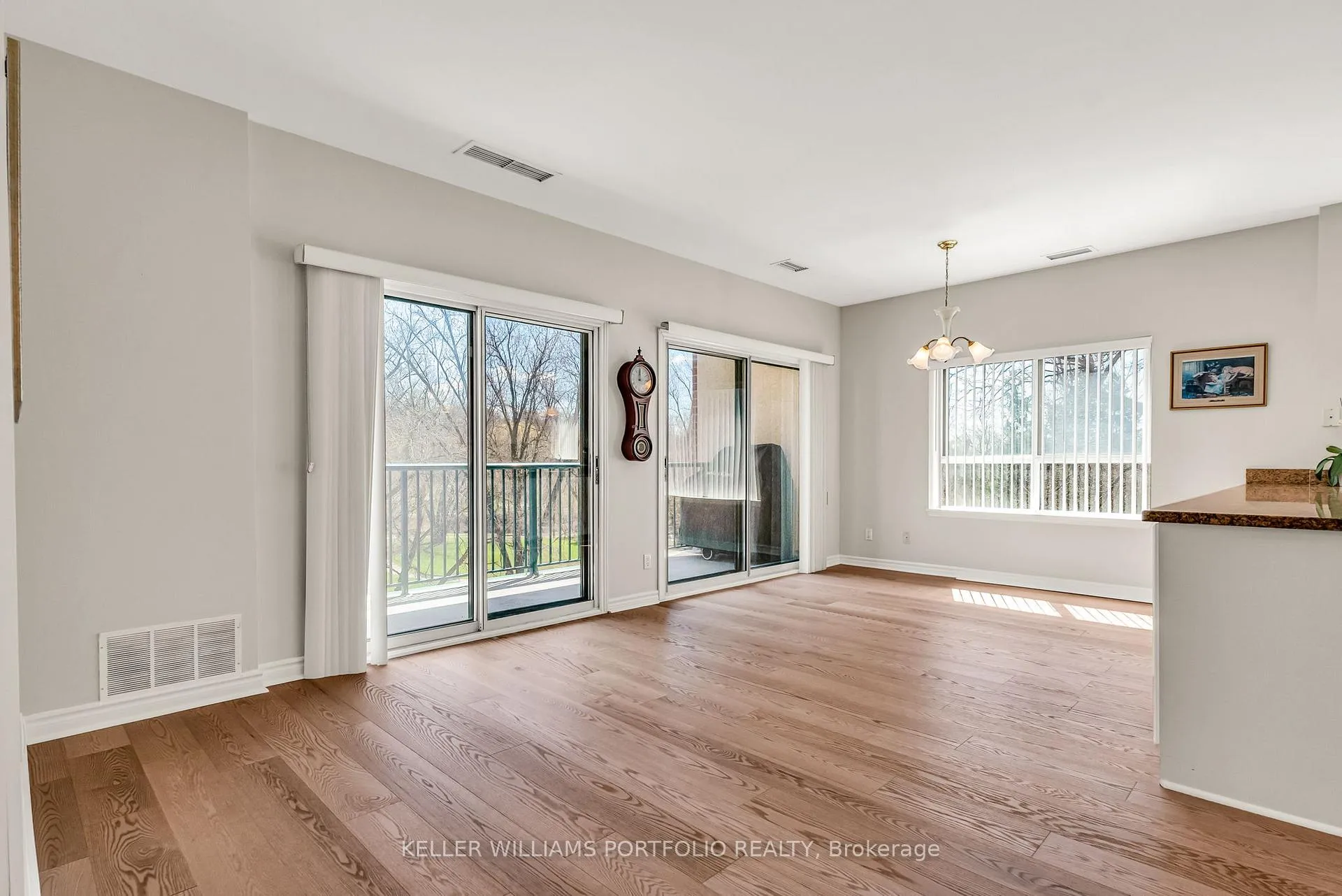 Photo 11 of Unit 222, 33 Wallace Street W, Vaughan, West Woodbridge — HOMEH