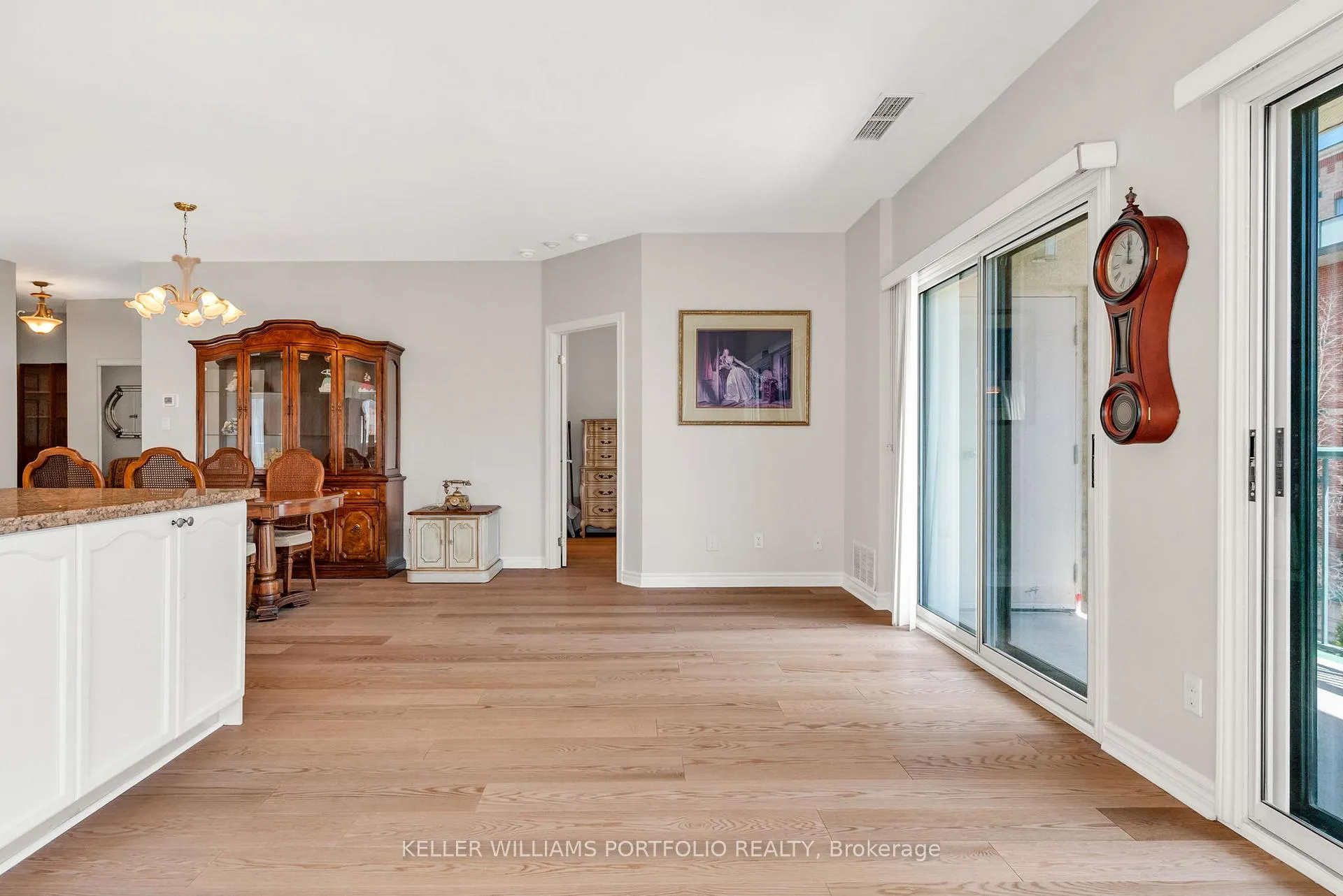 Photo 12 of Unit 222, 33 Wallace Street W, Vaughan, West Woodbridge — HOMEH
