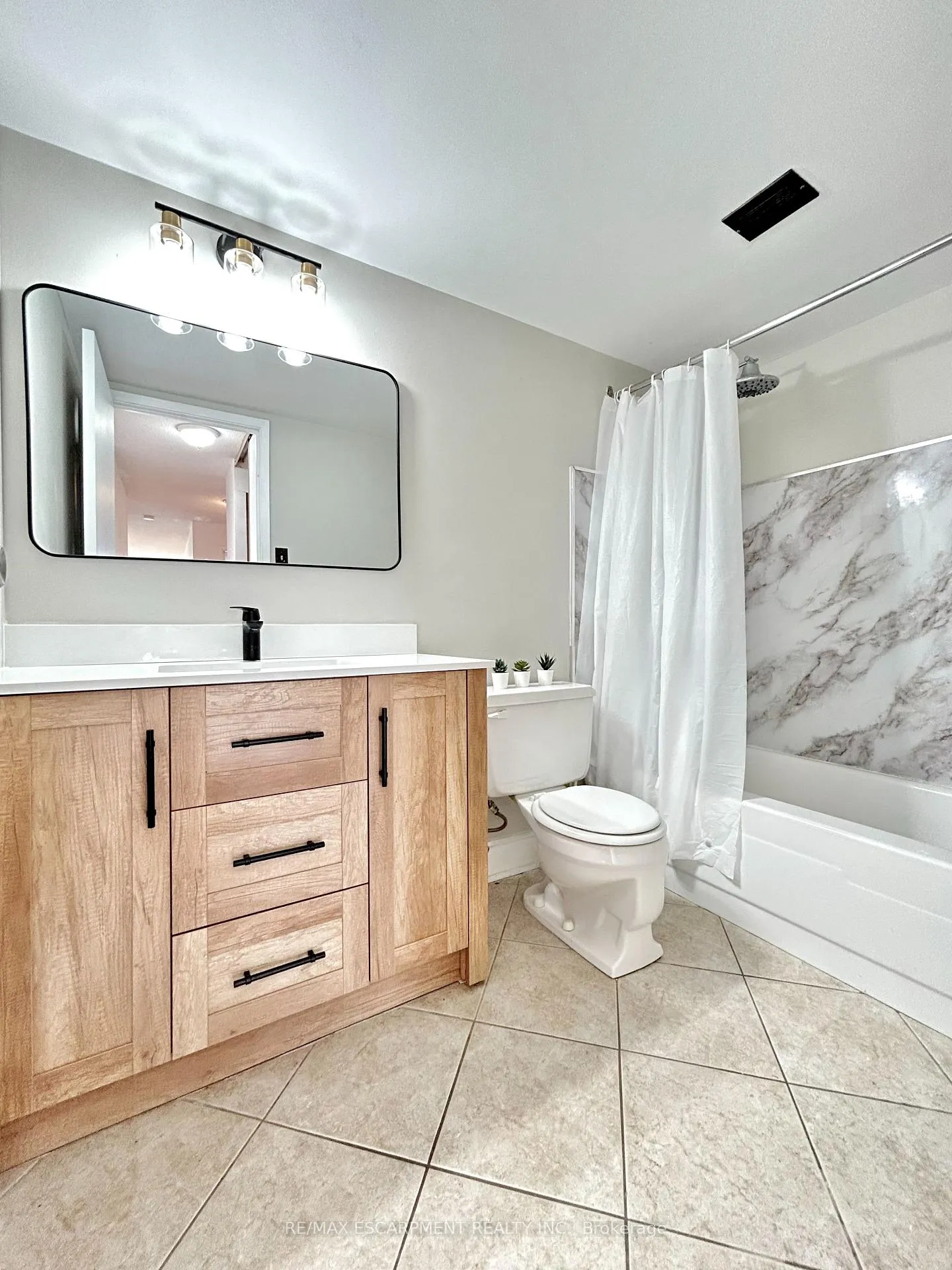 Photo 4 of Unit 603, 75 Queen Street N, Hamilton, Strathcona — HOMEH
