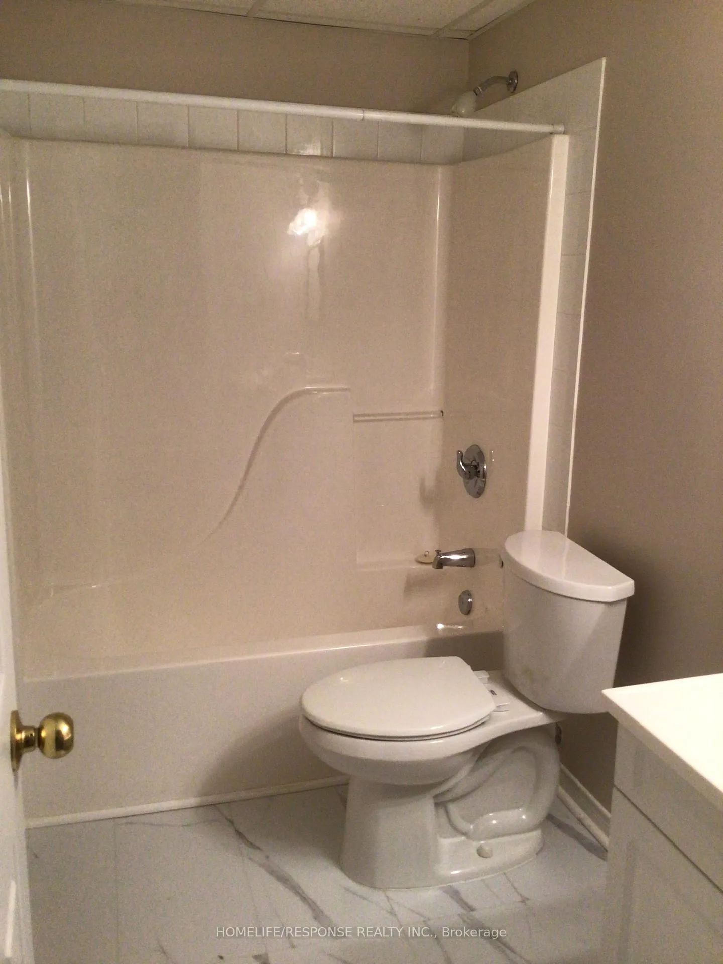 Photo 8 of Unit 6, 358 Little Avenue, Barrie, Painswick North — HOMEH