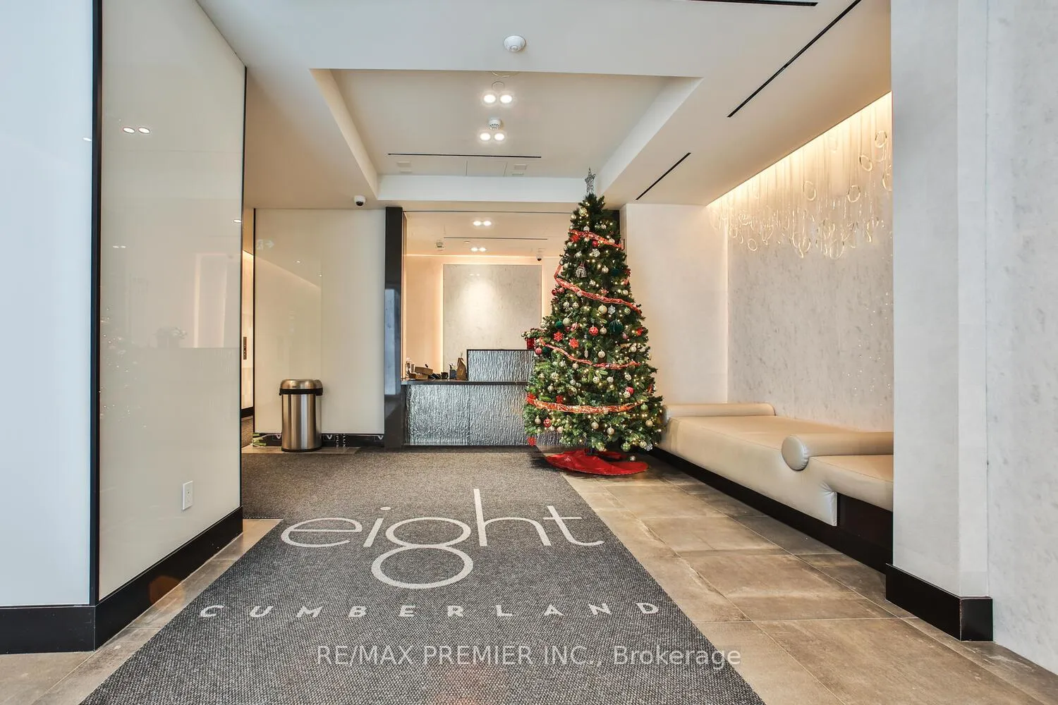 Photo 3 of Unit 5006, 8 Cumberland Street, Toronto, The Annex — HOMEH