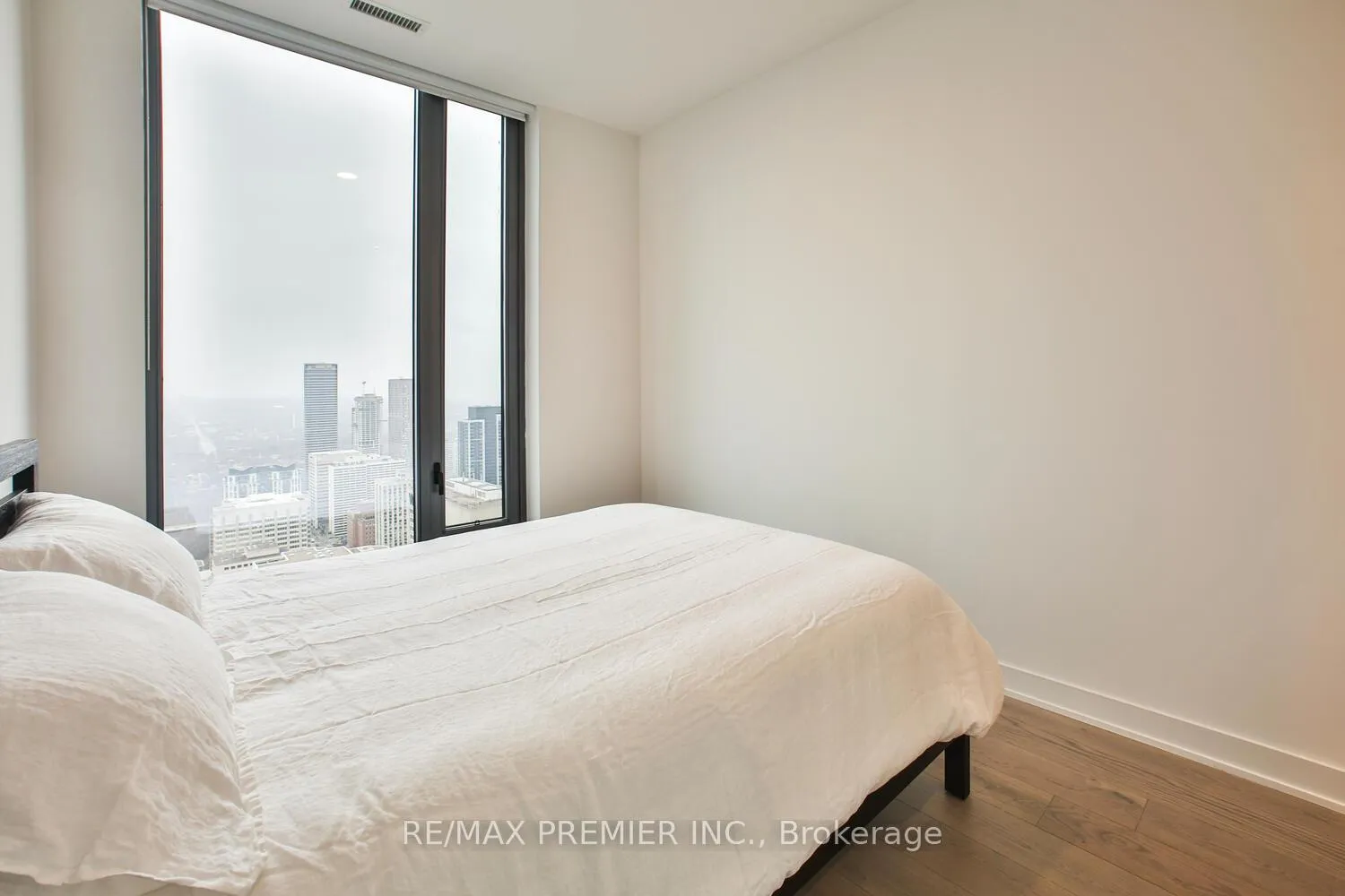 Photo 26 of Unit 5006, 8 Cumberland Street, Toronto, The Annex — HOMEH