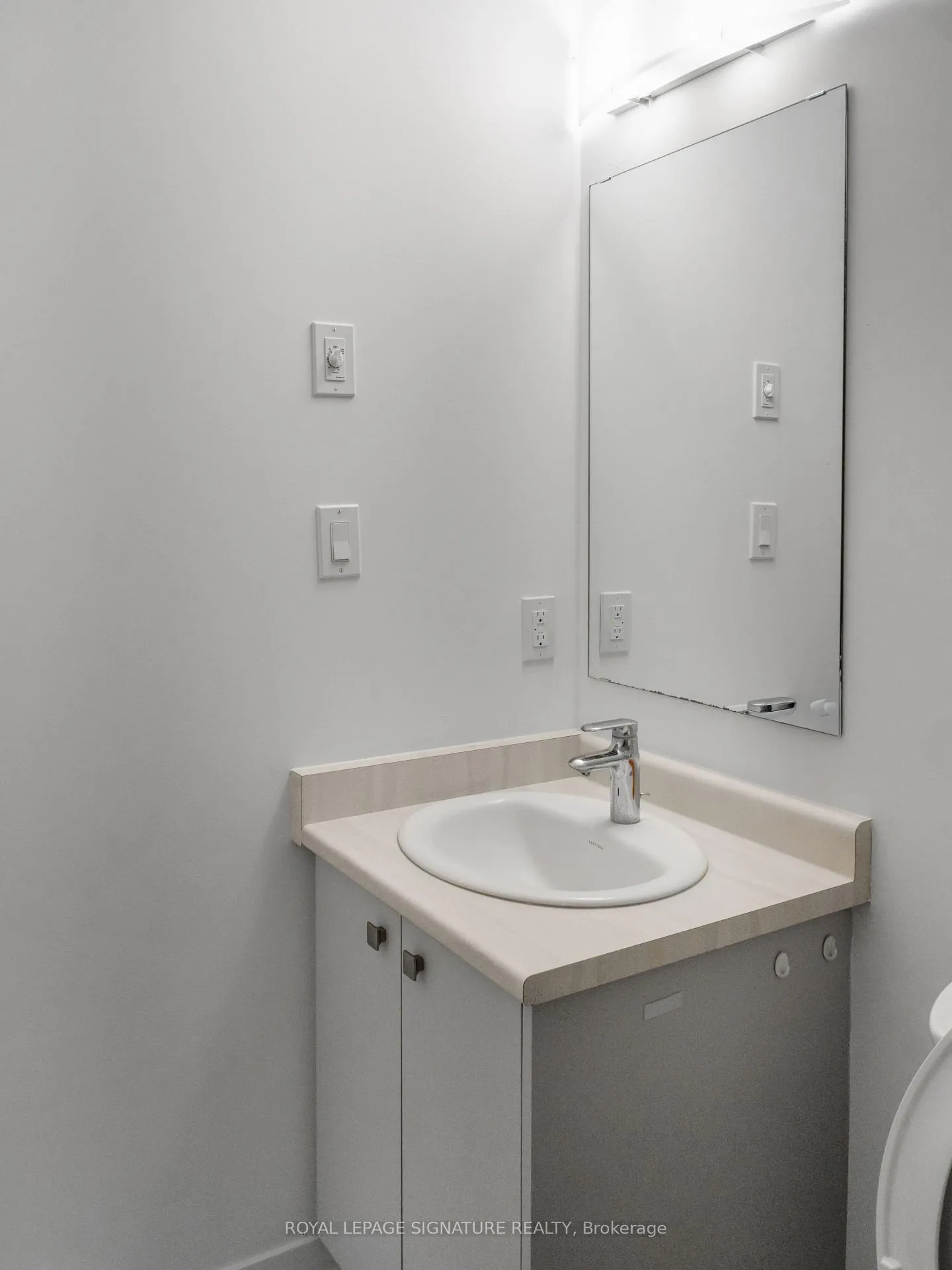 Photo 9 of Unit D10, 10 Palace Street N, Kitchener — HOMEH