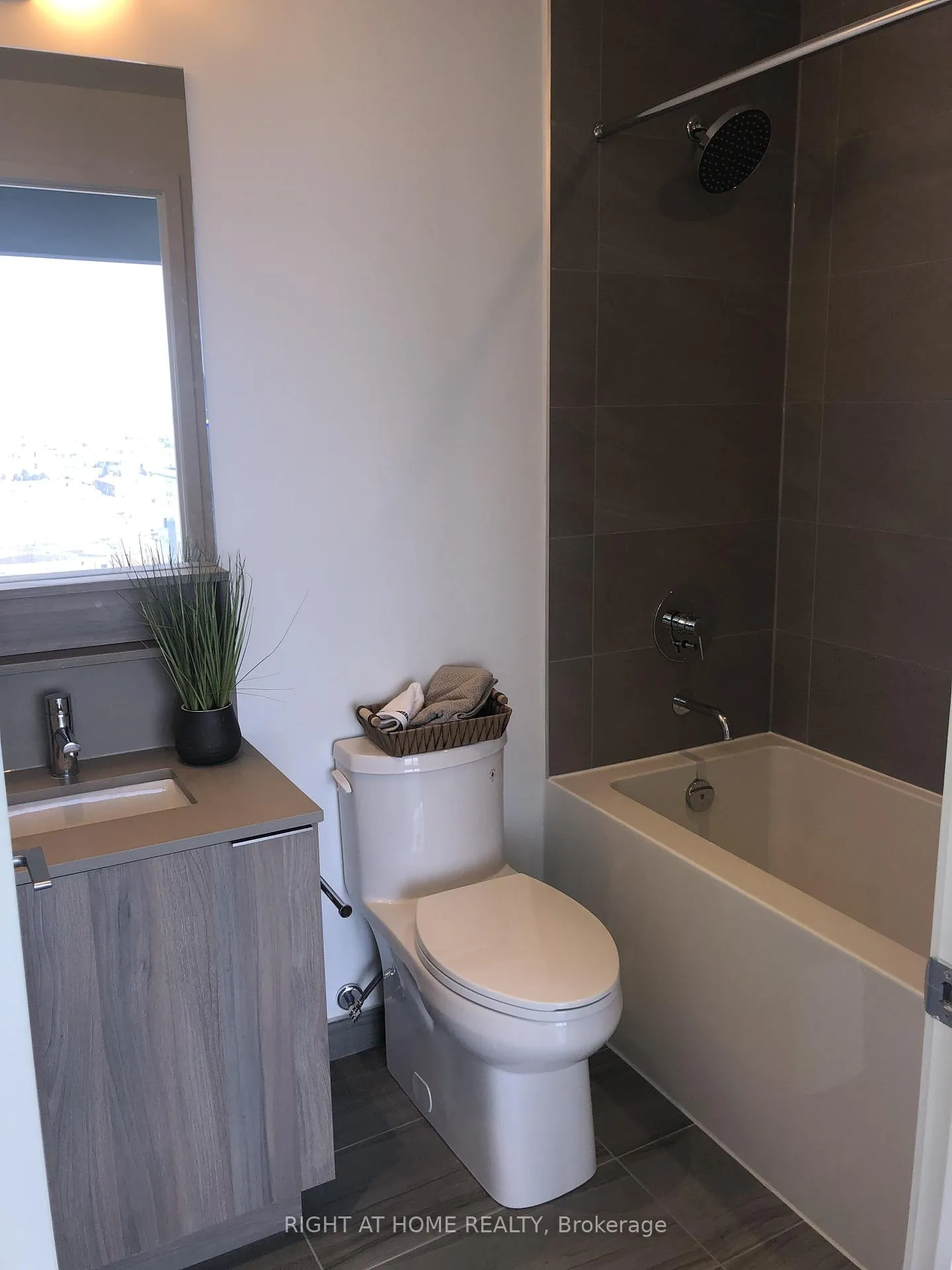 Photo 5 of Unit 1502, 950 Portage Parkway, Vaughan, Vaughan Corporate Centre — HOMEH