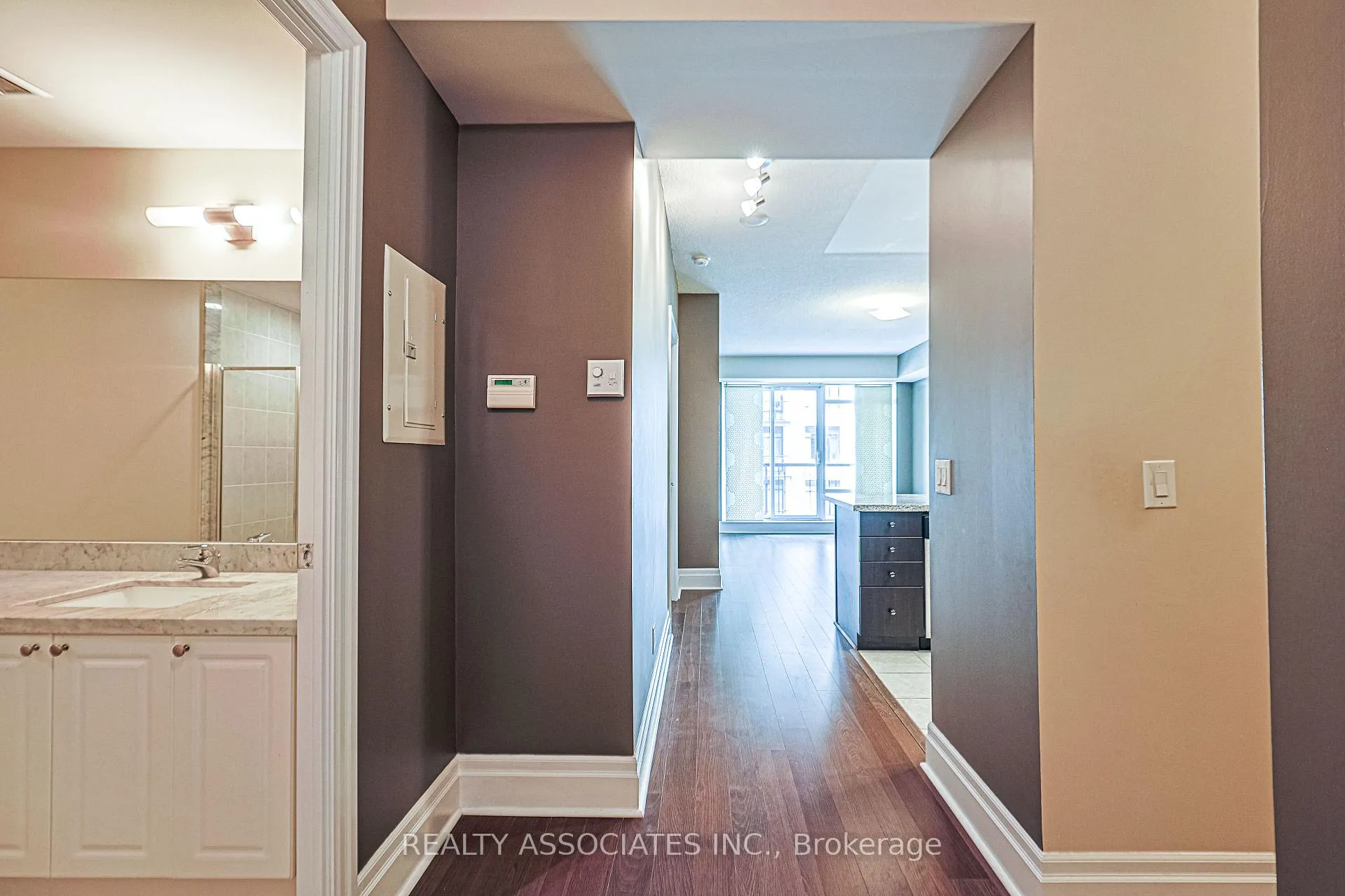 Photo 3 of Unit 706, 131 Upper Duke Crescent, Markham, Unionville — HOMEH
