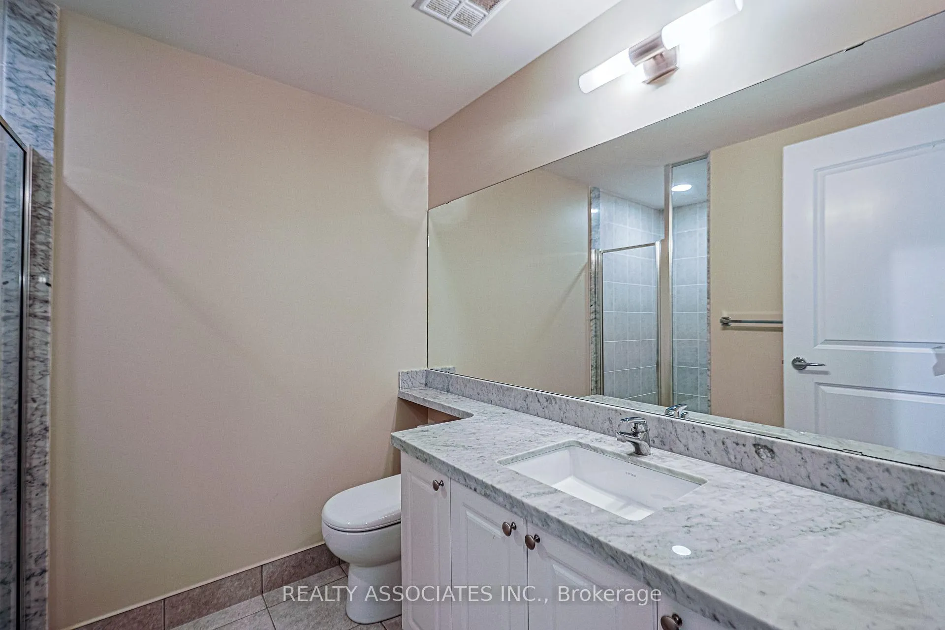 Photo 4 of Unit 706, 131 Upper Duke Crescent, Markham, Unionville — HOMEH