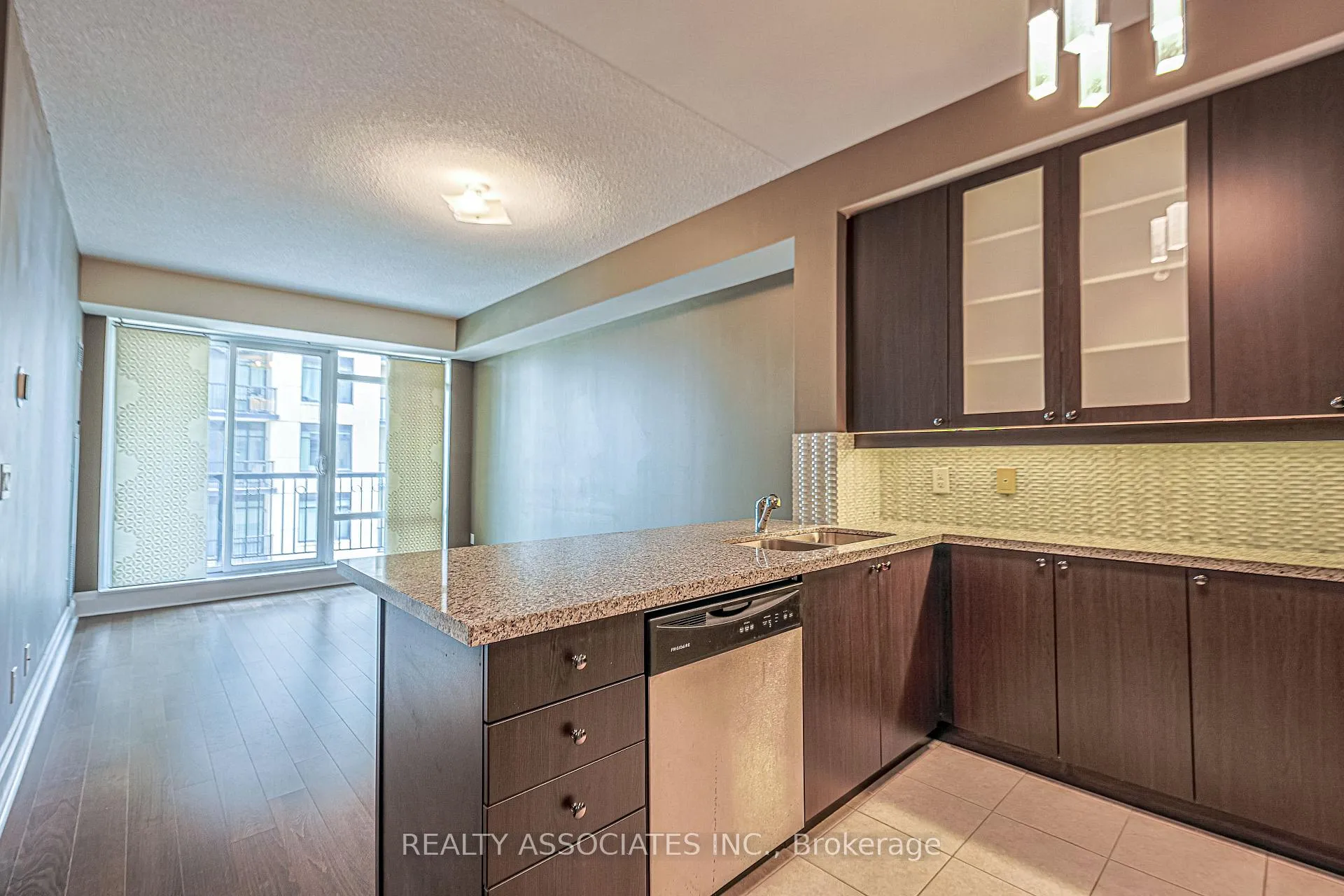 Photo 5 of Unit 706, 131 Upper Duke Crescent, Markham, Unionville — HOMEH