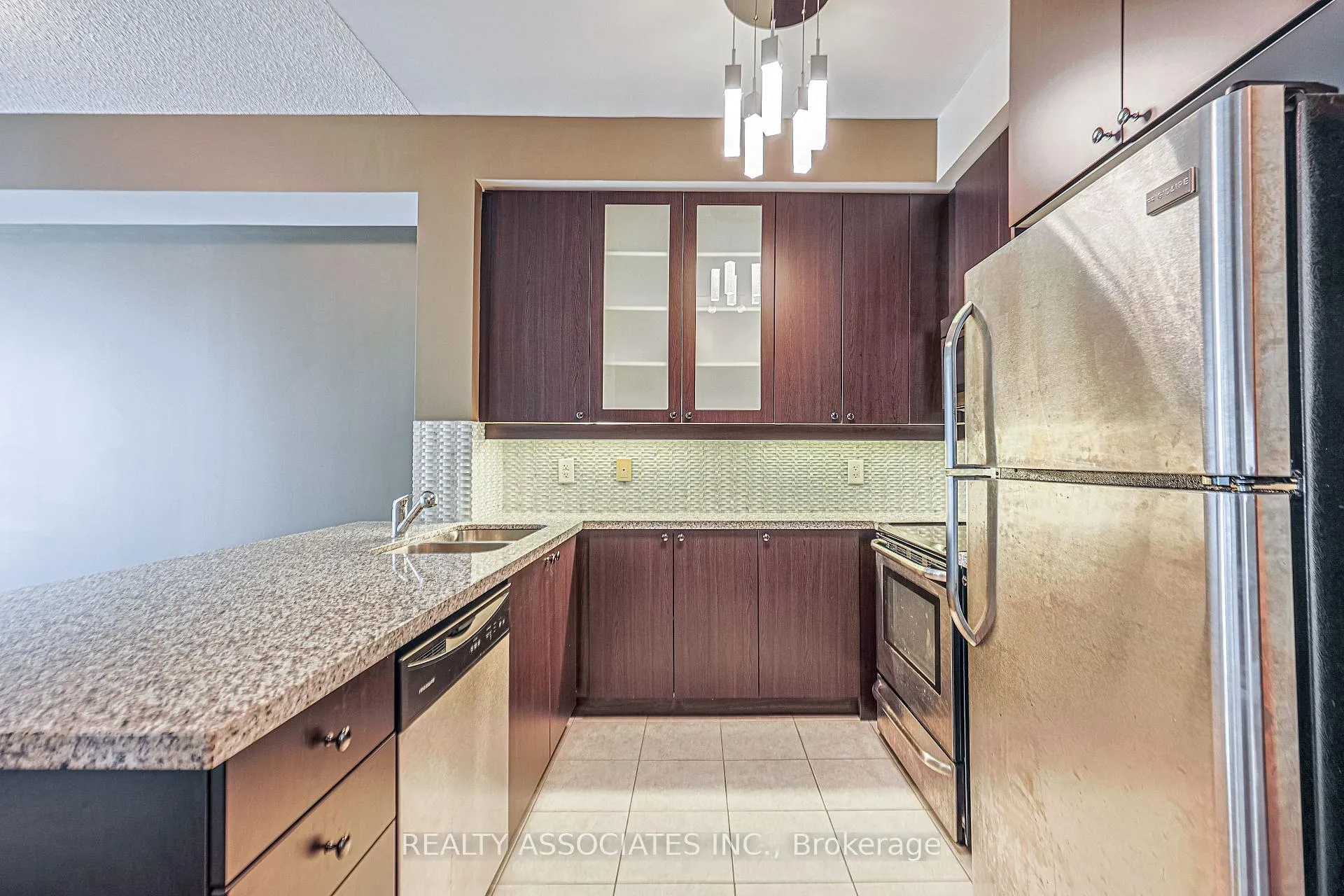 Photo 6 of Unit 706, 131 Upper Duke Crescent, Markham, Unionville — HOMEH
