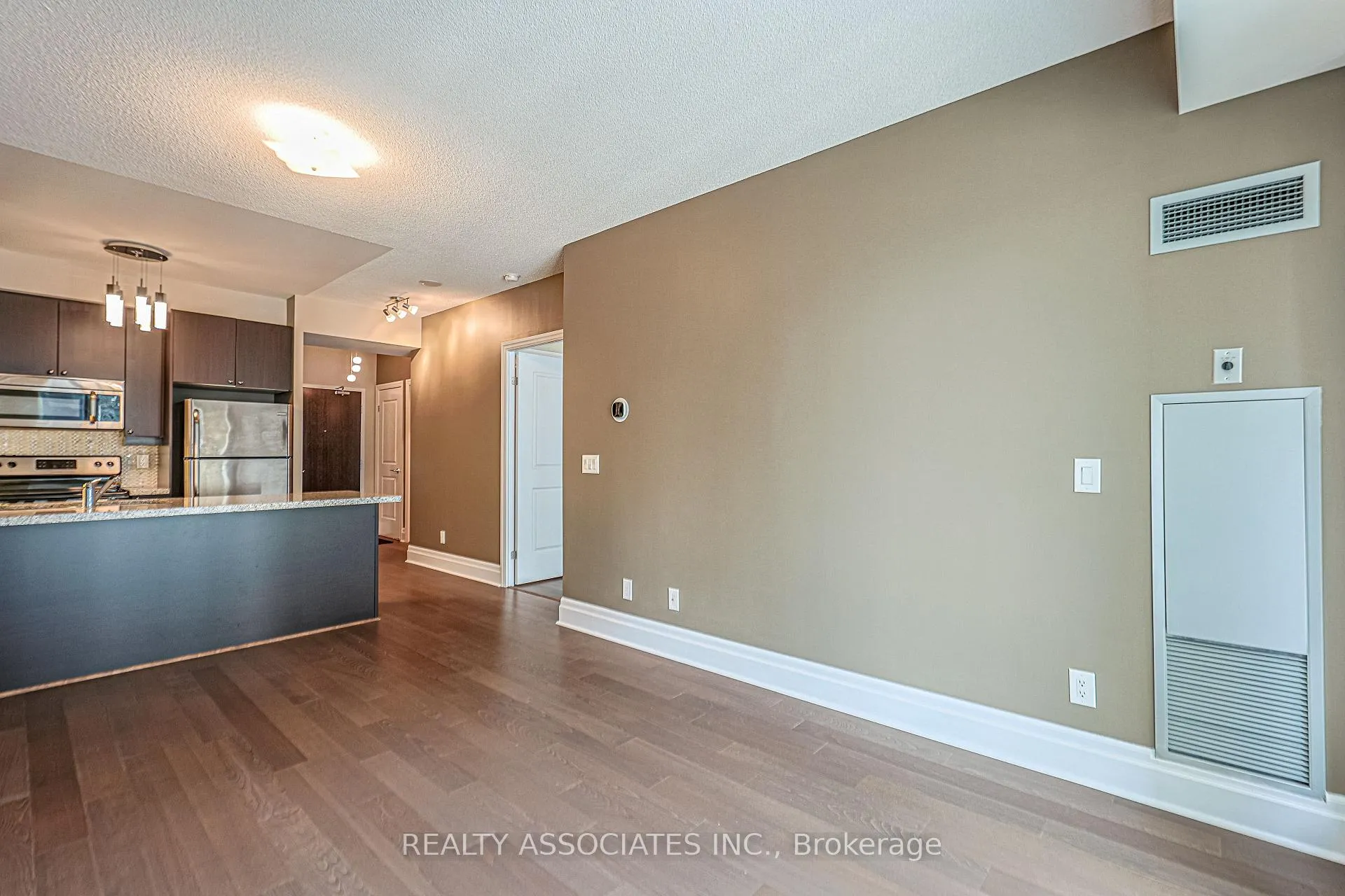 Photo 10 of Unit 706, 131 Upper Duke Crescent, Markham, Unionville — HOMEH