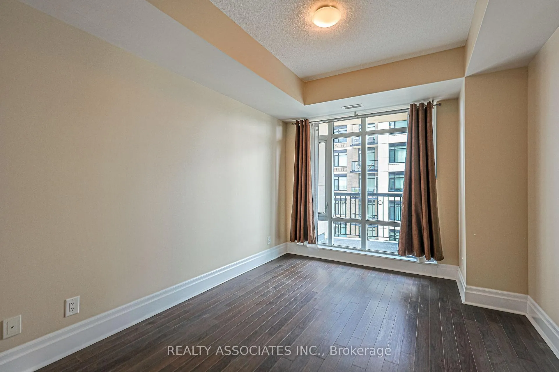 Photo 11 of Unit 706, 131 Upper Duke Crescent, Markham, Unionville — HOMEH