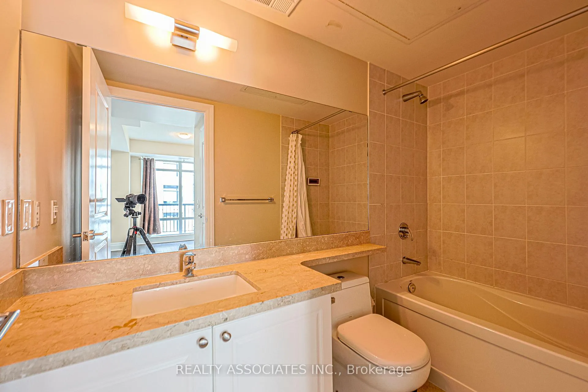 Photo 14 of Unit 706, 131 Upper Duke Crescent, Markham, Unionville — HOMEH