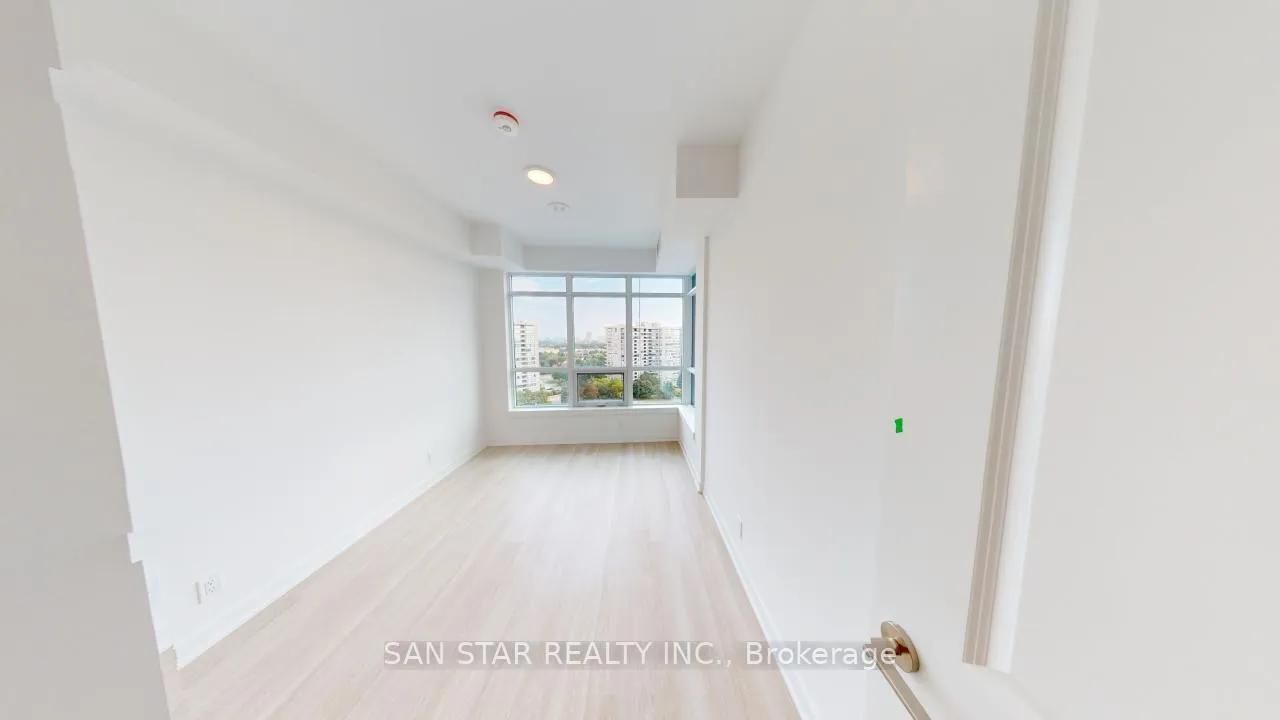 Photo 3 of Unit B-1012, 50 Upper Mall Way, Vaughan, Brownridge — HOMEH
