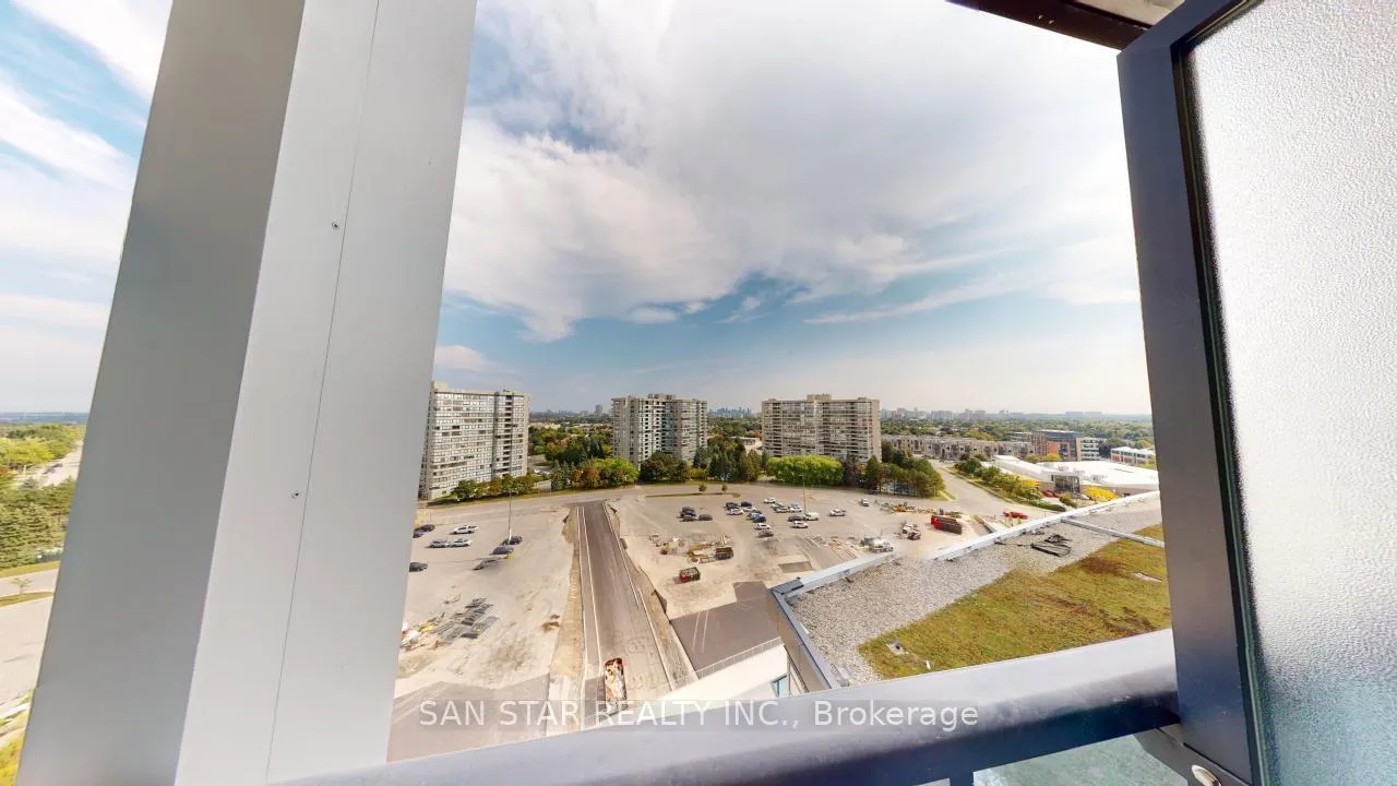 Photo 7 of Unit B-1012, 50 Upper Mall Way, Vaughan, Brownridge — HOMEH