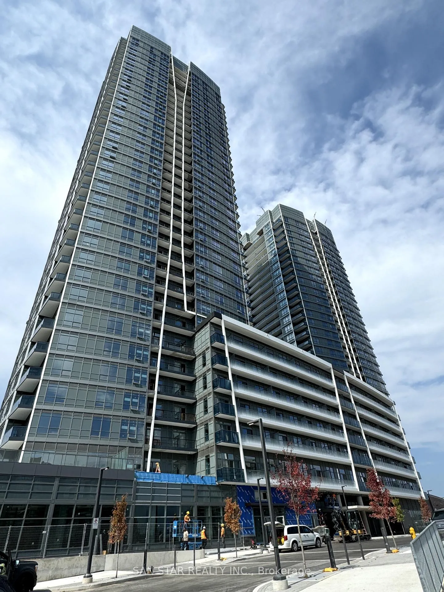 Photo 8 of Unit B-1012, 50 Upper Mall Way, Vaughan, Brownridge — HOMEH