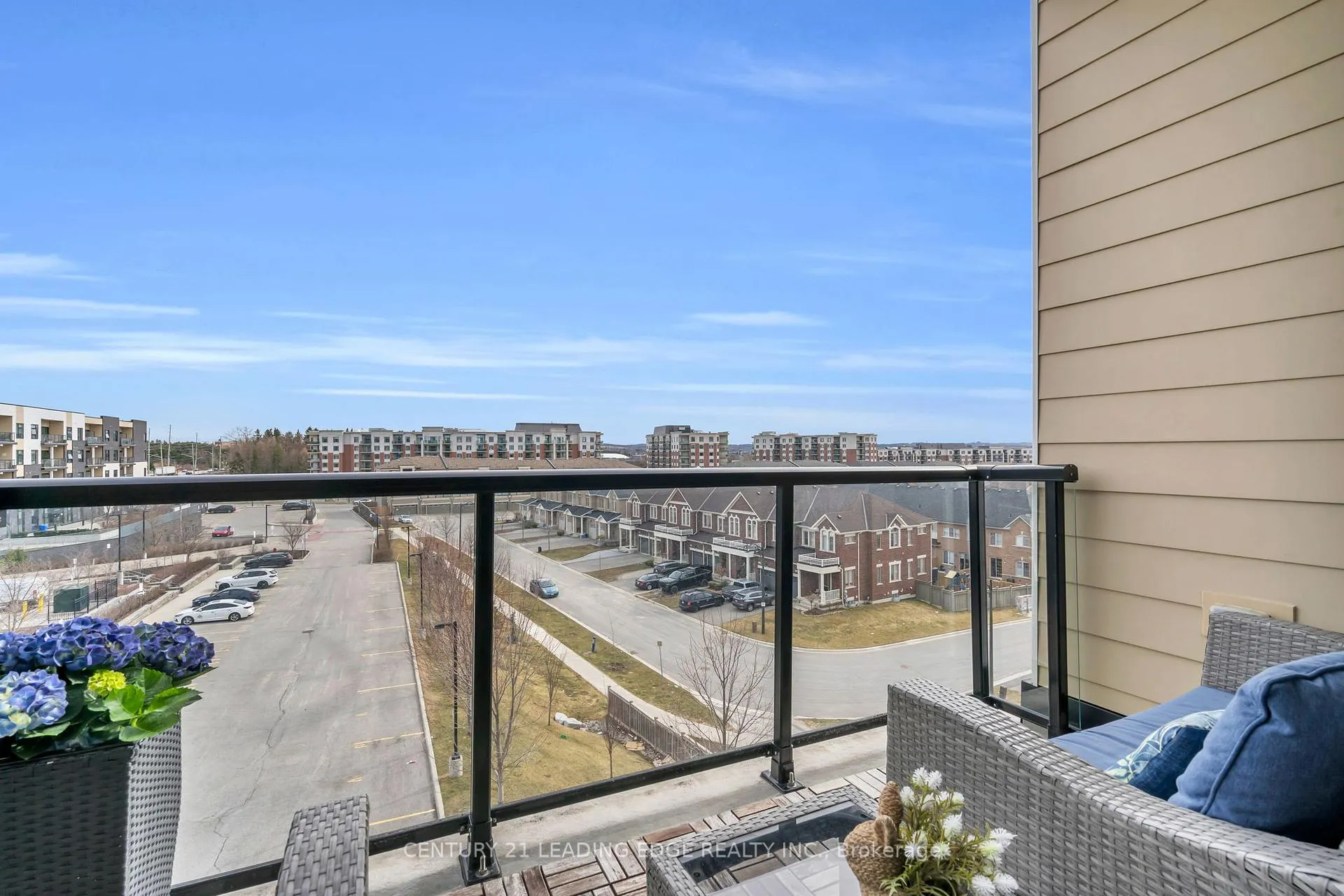 Photo 14 of Unit 406, 555 William Graham Drive, Aurora, Rural Aurora — HOMEH