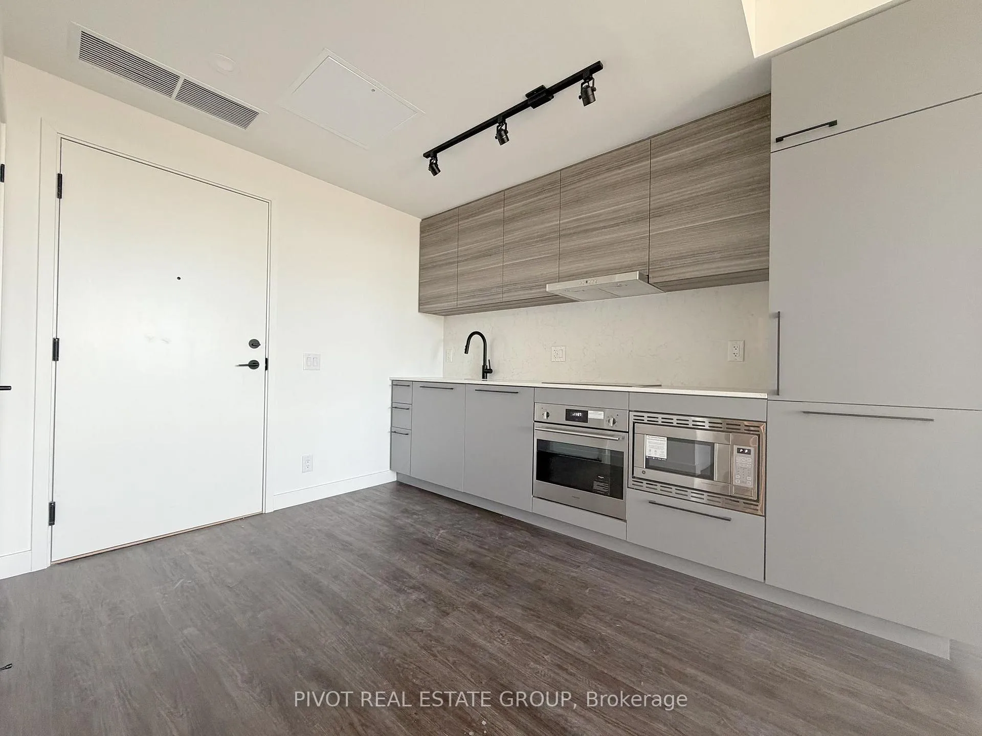 Photo 2 of Unit 915, 1050 Eastern Avenue, Toronto, The Beaches — HOMEH