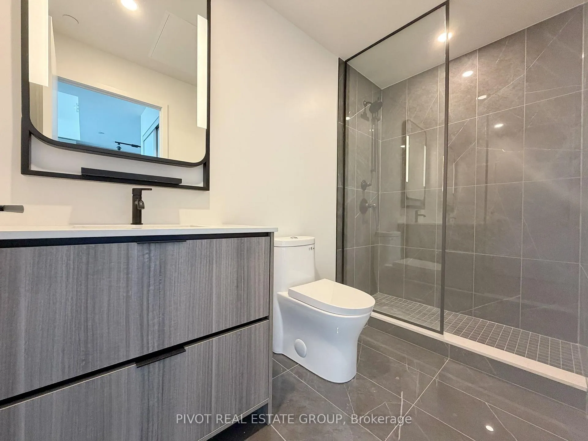 Photo 4 of Unit 915, 1050 Eastern Avenue, Toronto, The Beaches — HOMEH