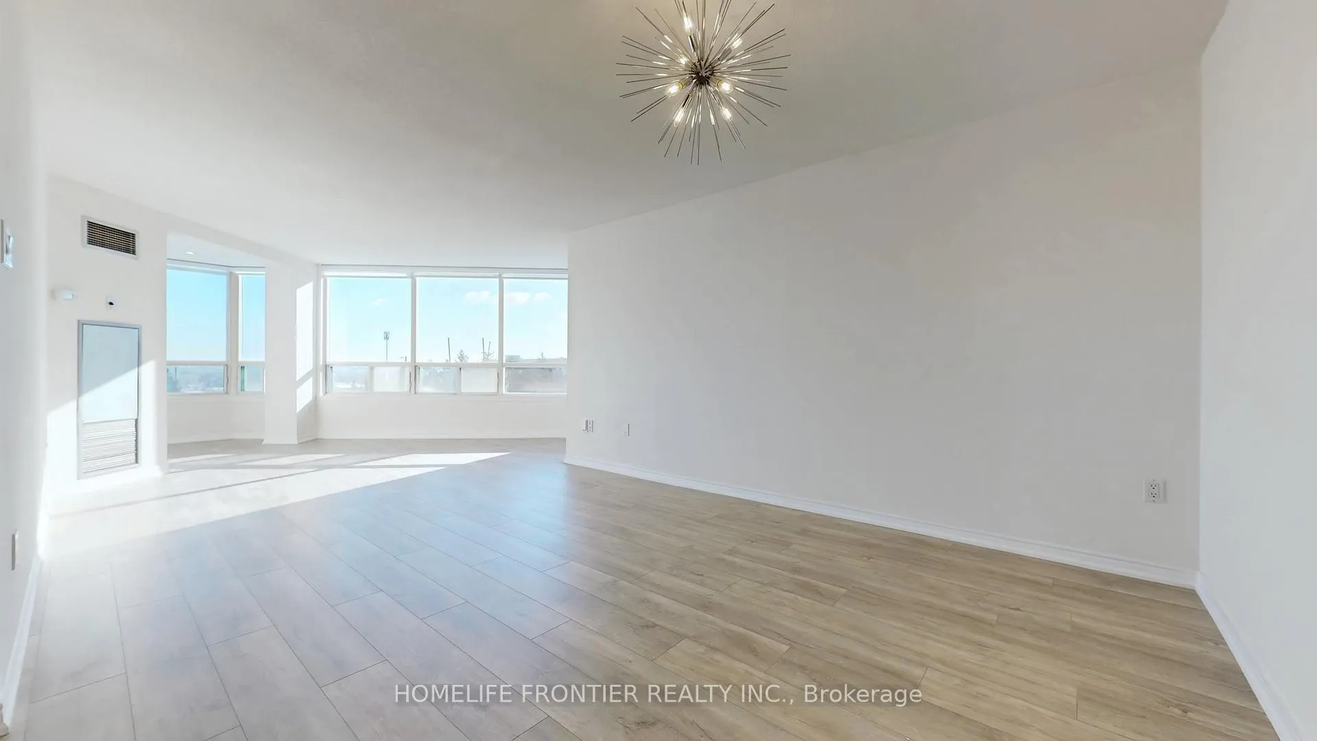 Photo 3 of Unit 605, 7250 Yonge Street, Vaughan, Crestwood-Springfarm-Yorkhill — HOMEH
