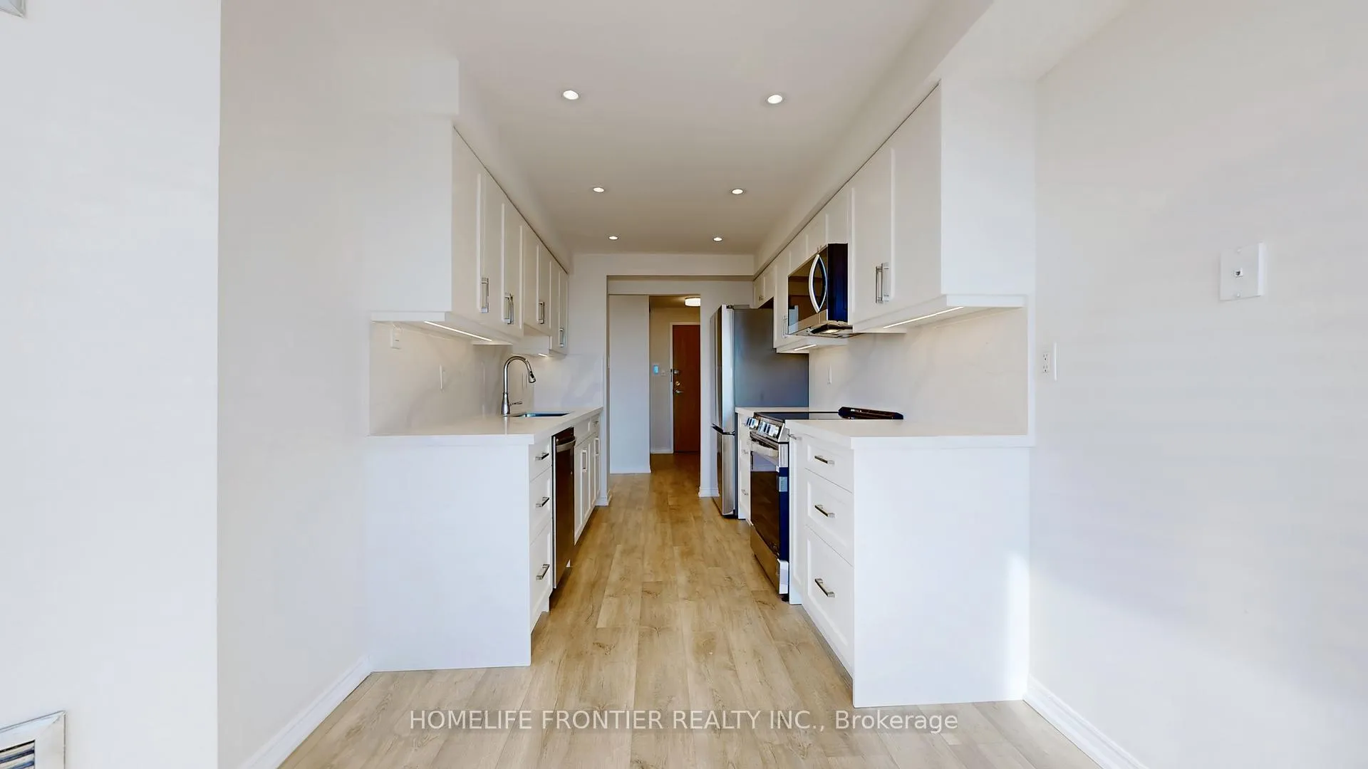 Photo 5 of Unit 605, 7250 Yonge Street, Vaughan, Crestwood-Springfarm-Yorkhill — HOMEH
