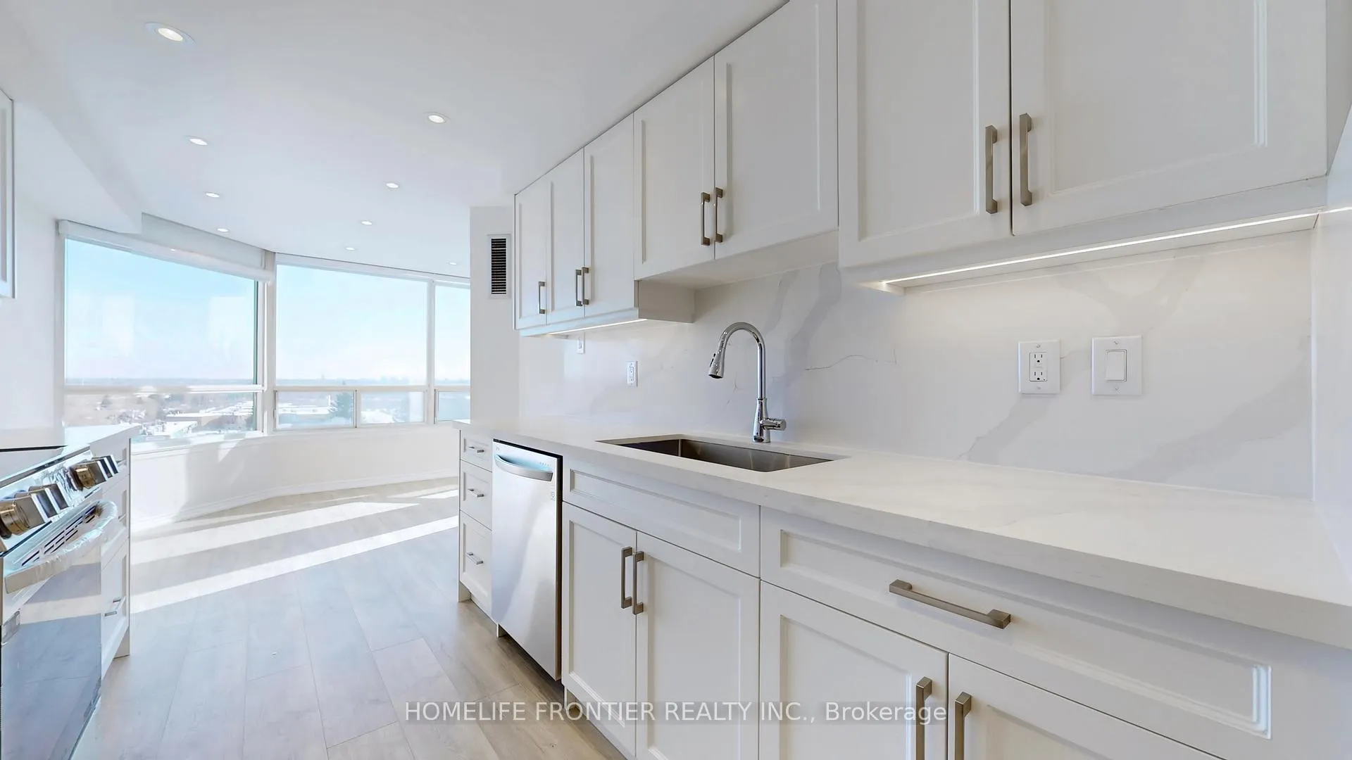 Photo 6 of Unit 605, 7250 Yonge Street, Vaughan, Crestwood-Springfarm-Yorkhill — HOMEH