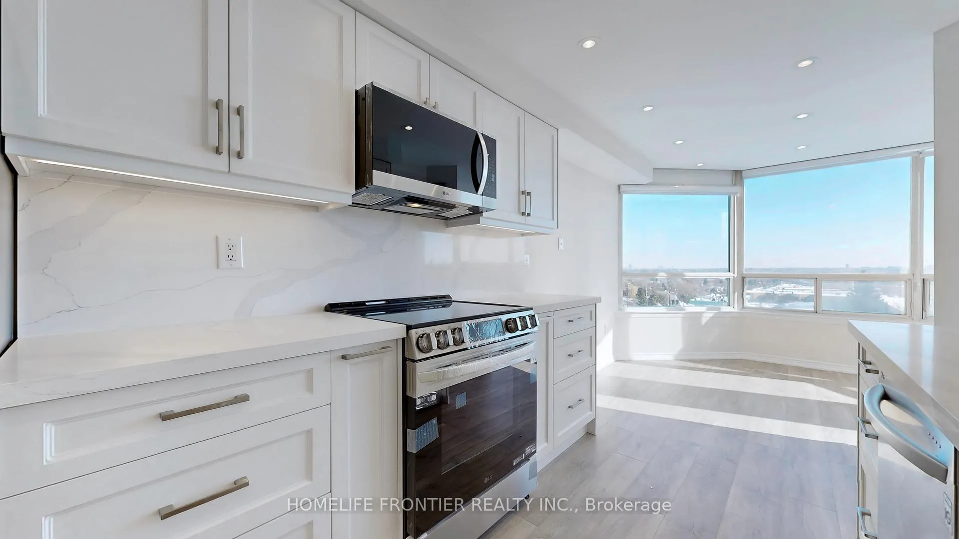 Photo 7 of Unit 605, 7250 Yonge Street, Vaughan, Crestwood-Springfarm-Yorkhill — HOMEH