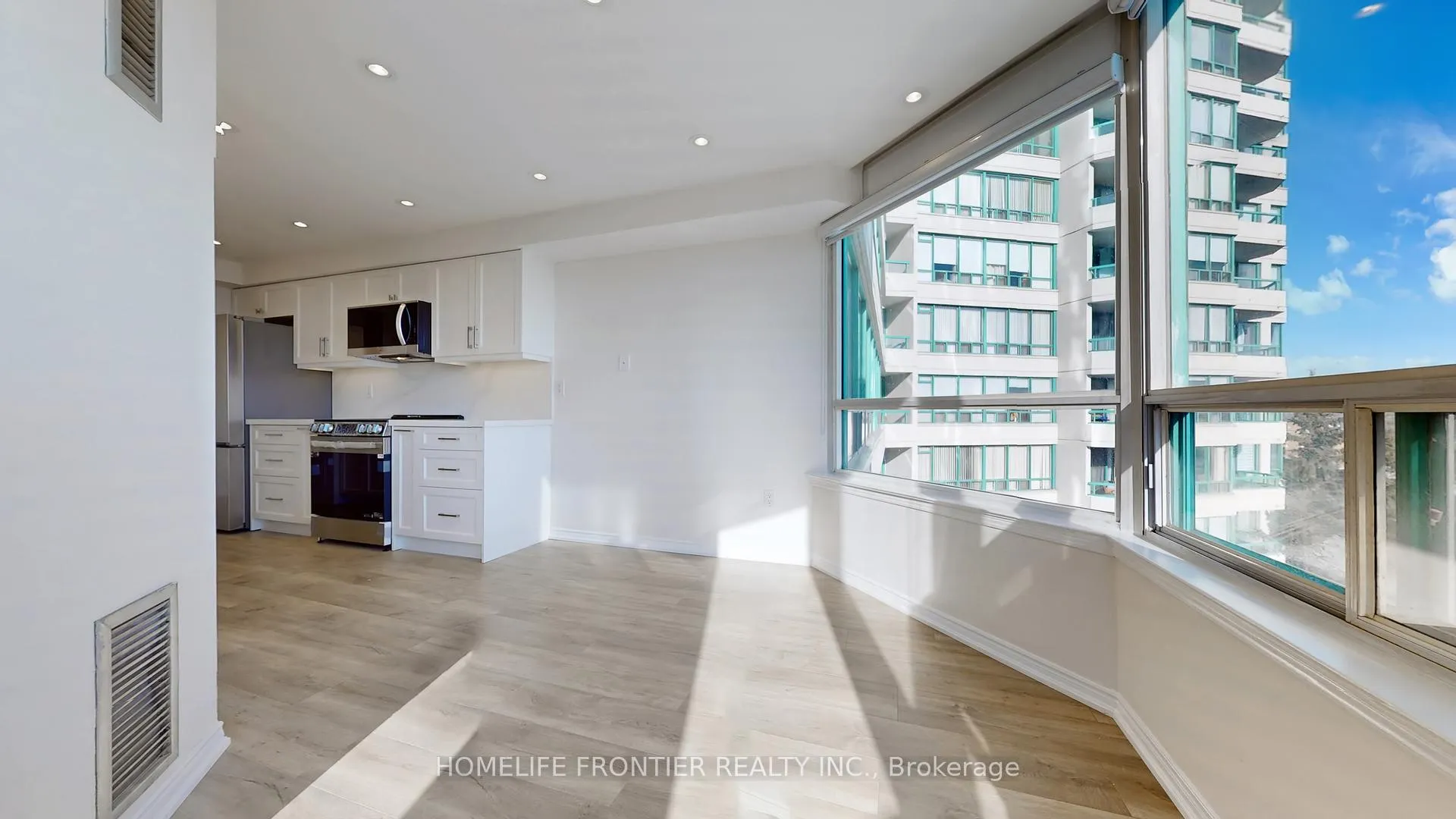 Photo 8 of Unit 605, 7250 Yonge Street, Vaughan, Crestwood-Springfarm-Yorkhill — HOMEH